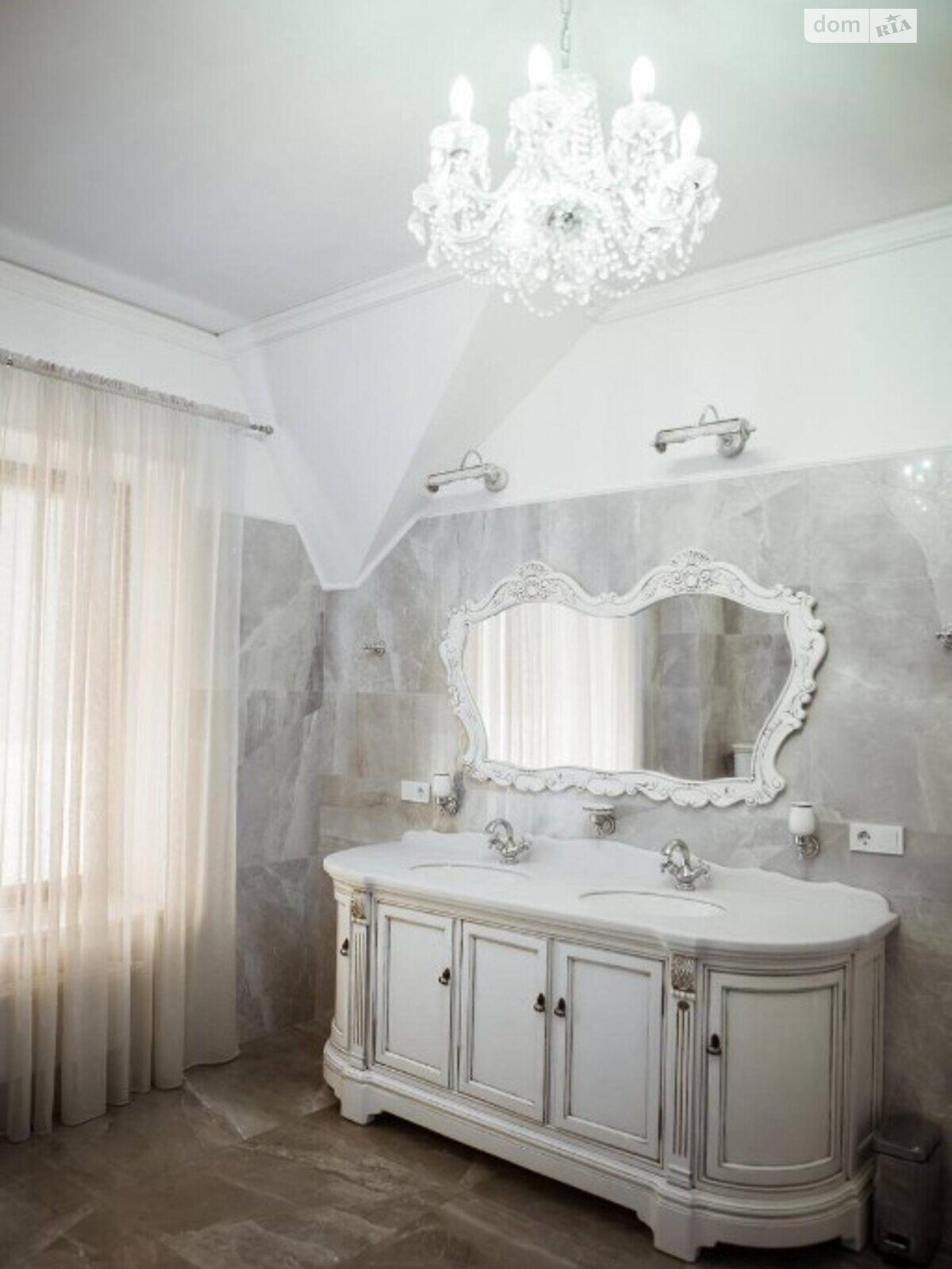 трехэтажный дом, 480 кв. м, кирпич. Продажа в Иванковичах фото 1 трехэтажный дом, 480 кв. м, кирпич. Продажа в Иванковичах фото 1