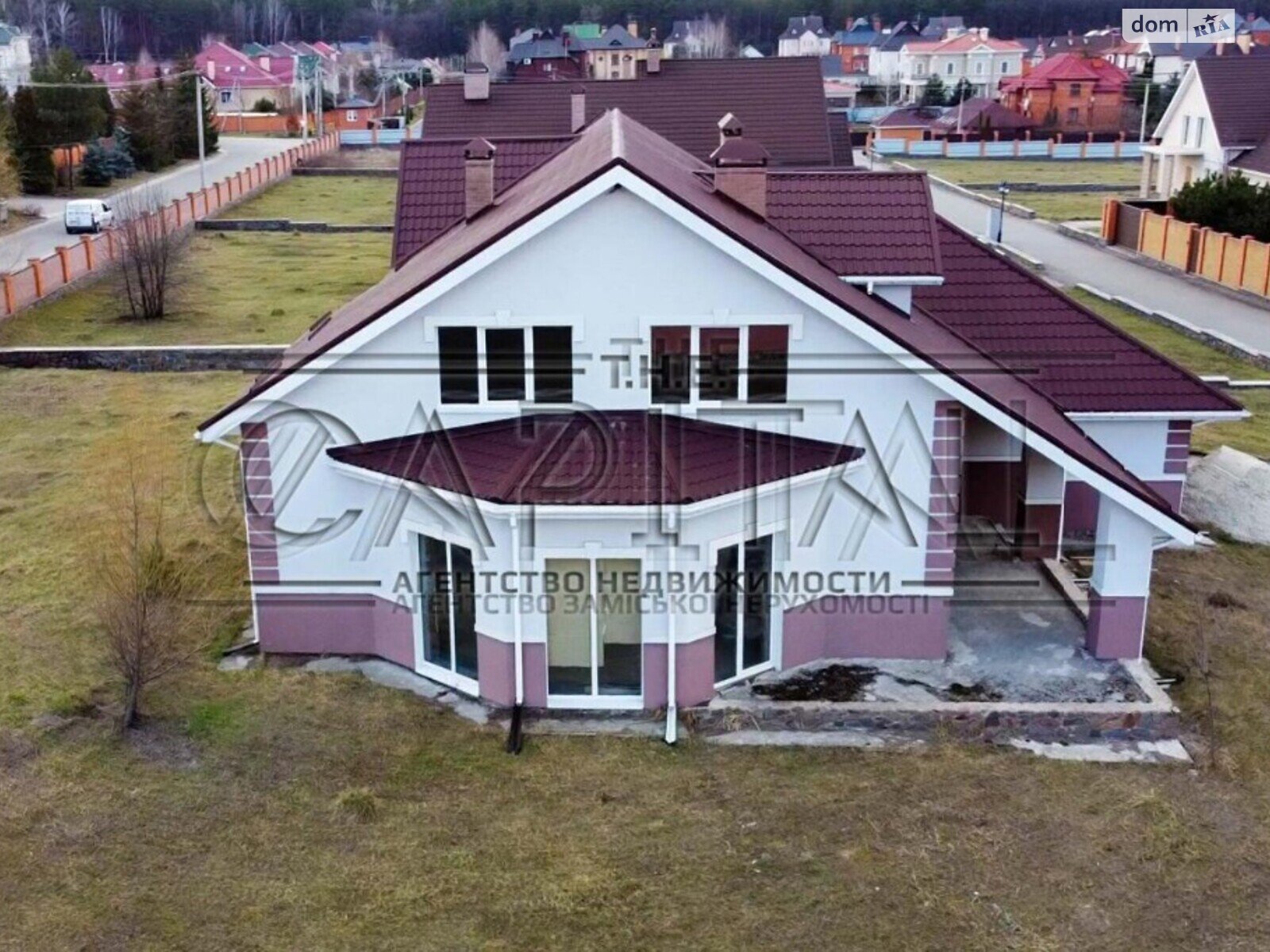 двухэтажный дом с ремонтом, 378 кв. м, кирпич. Продажа в Иванковичах фото 1