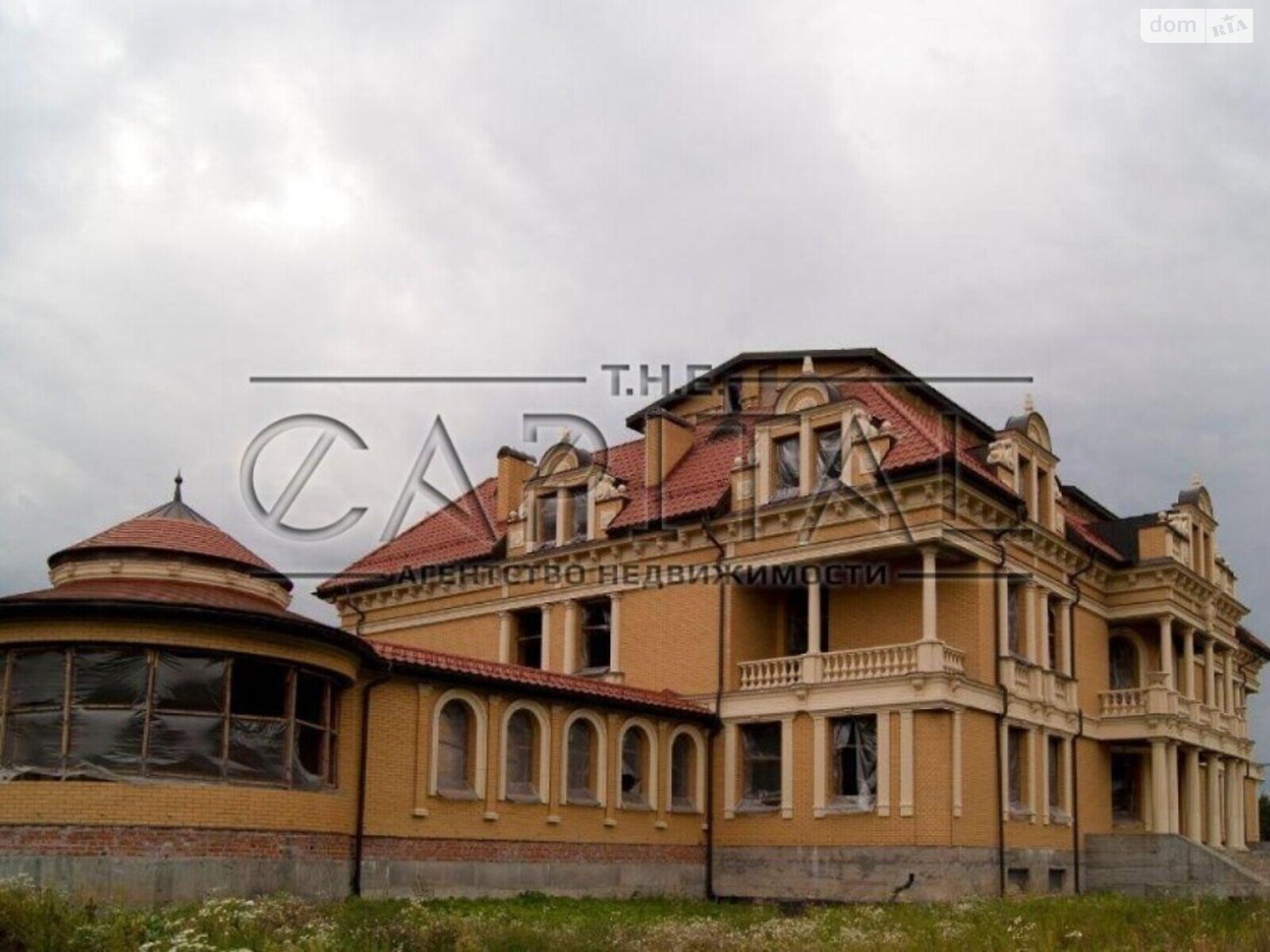 трехэтажный дом с балконом, 2000 кв. м, кирпич. Продажа в Иванковичах фото 1 трехэтажный дом с балконом, 2000 кв. м, кирпич. Продажа в Иванковичах фото 1