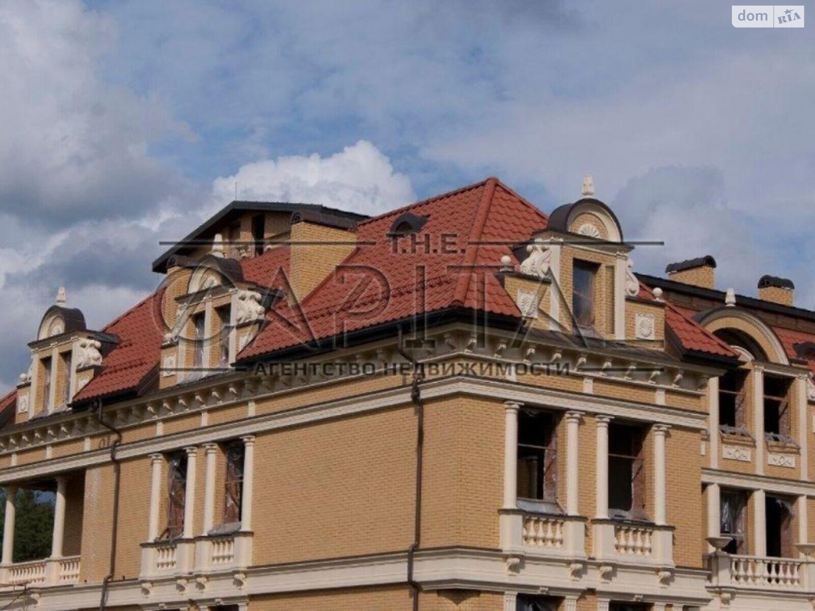 трехэтажный дом с балконом, 2000 кв. м, кирпич. Продажа в Иванковичах фото 1 трехэтажный дом с балконом, 2000 кв. м, кирпич. Продажа в Иванковичах фото 1