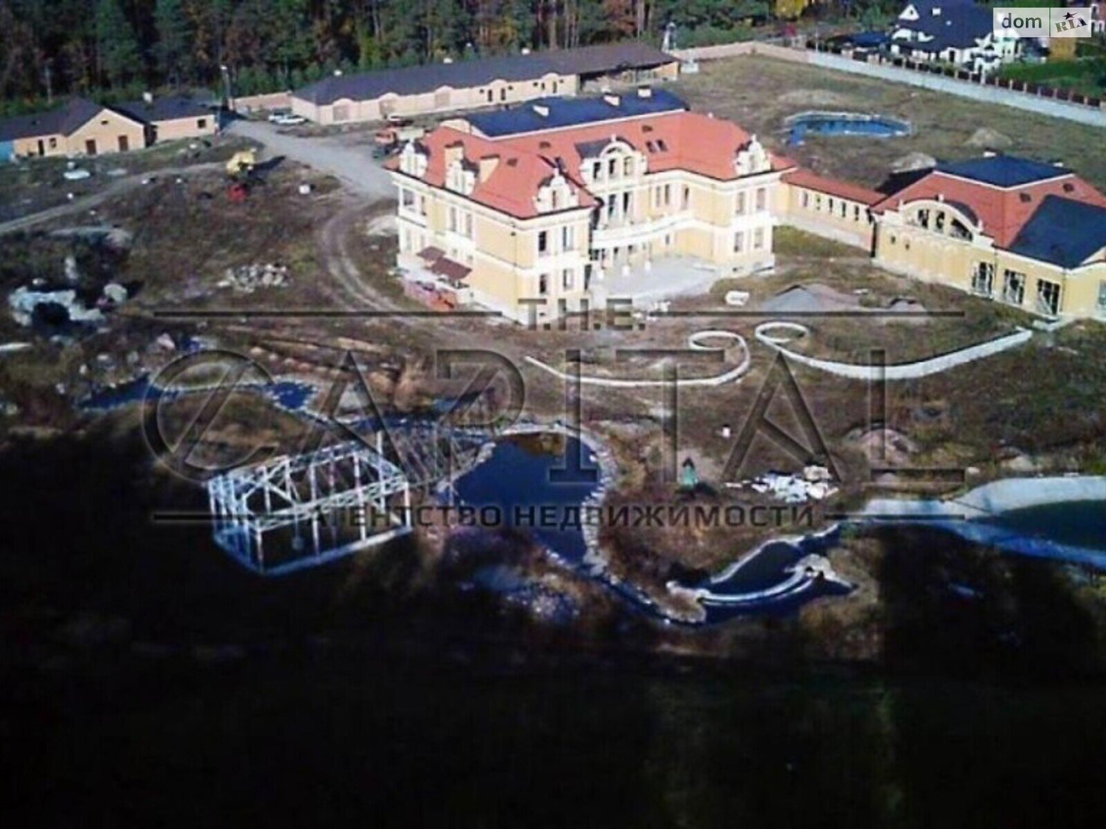 трехэтажный дом с балконом, 2000 кв. м, кирпич. Продажа в Иванковичах фото 1 трехэтажный дом с балконом, 2000 кв. м, кирпич. Продажа в Иванковичах фото 1