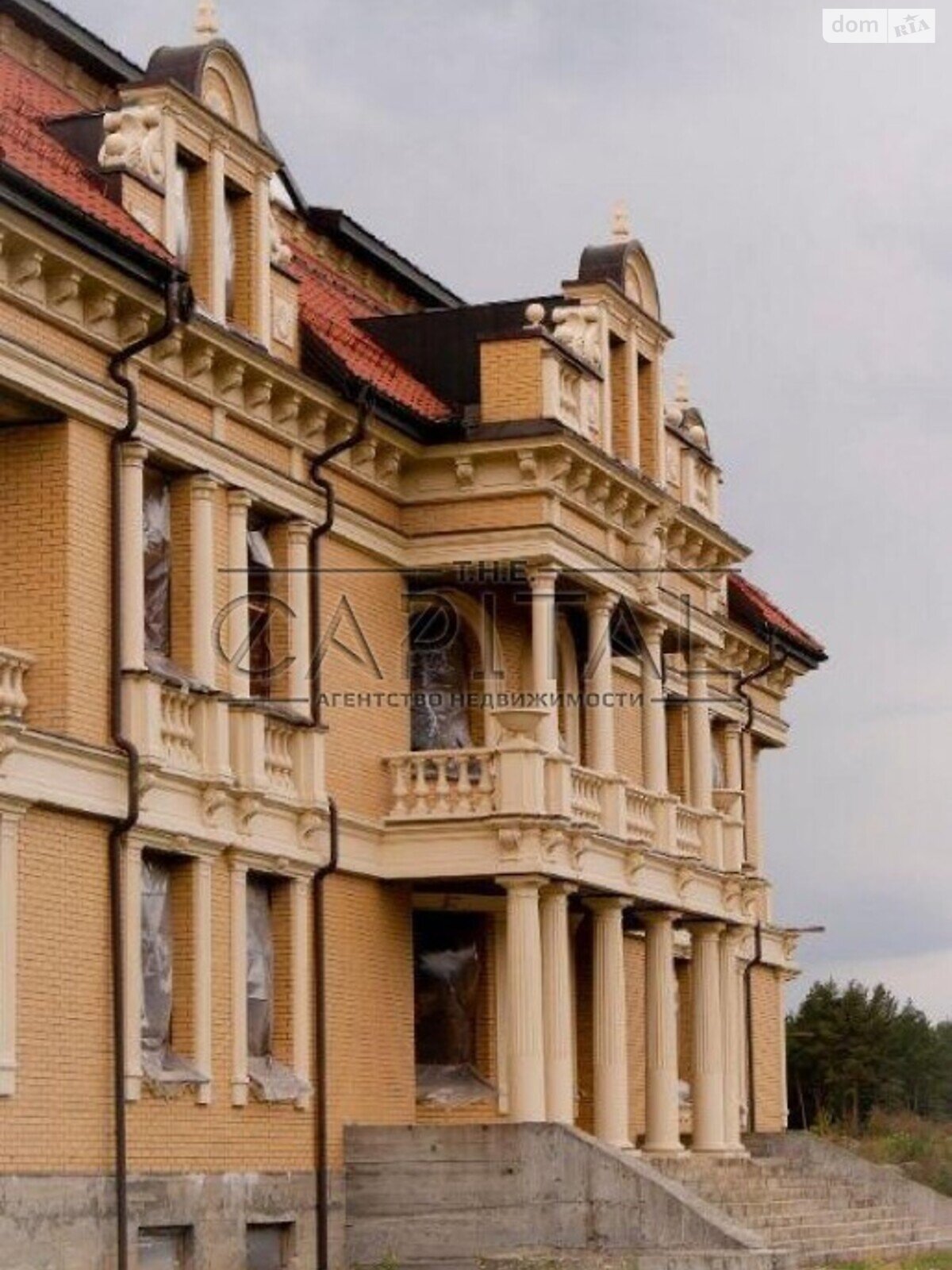 трехэтажный дом с балконом, 2000 кв. м, кирпич. Продажа в Иванковичах фото 1 трехэтажный дом с балконом, 2000 кв. м, кирпич. Продажа в Иванковичах фото 1