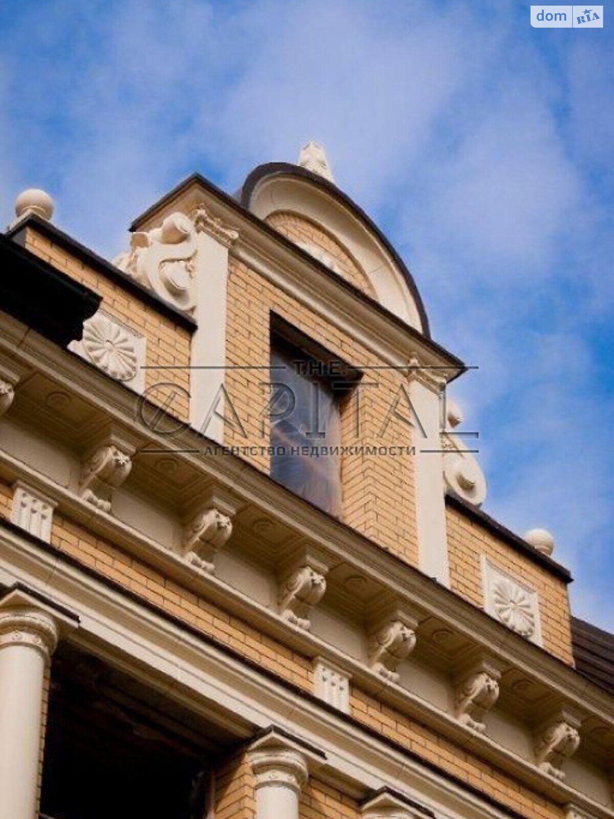 трехэтажный дом с балконом, 2000 кв. м, кирпич. Продажа в Иванковичах фото 1 трехэтажный дом с балконом, 2000 кв. м, кирпич. Продажа в Иванковичах фото 1