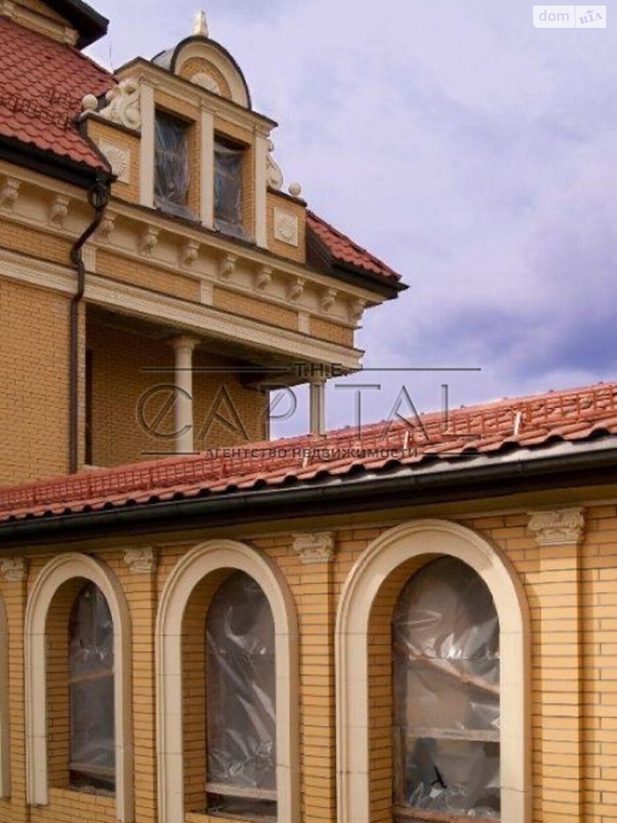 трехэтажный дом с балконом, 2000 кв. м, кирпич. Продажа в Иванковичах фото 1 трехэтажный дом с балконом, 2000 кв. м, кирпич. Продажа в Иванковичах фото 1