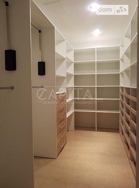 триповерховий будинок з каміном, 340 кв. м, цегла. Продаж у Іванковичах фото 1 триповерховий будинок з каміном, 340 кв. м, цегла. Продаж у Іванковичах фото 1