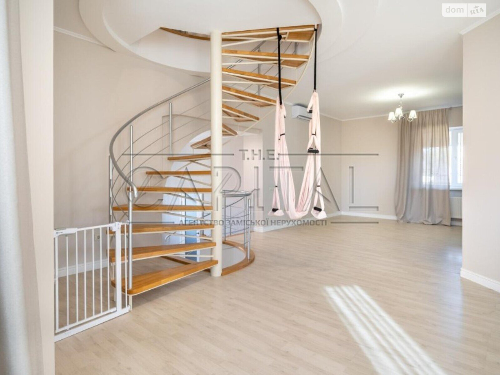 трехэтажный дом с отоплением, 350 кв. м, кирпич. Продажа в Мархалевке фото 1 трехэтажный дом с отоплением, 350 кв. м, кирпич. Продажа в Мархалевке фото 1