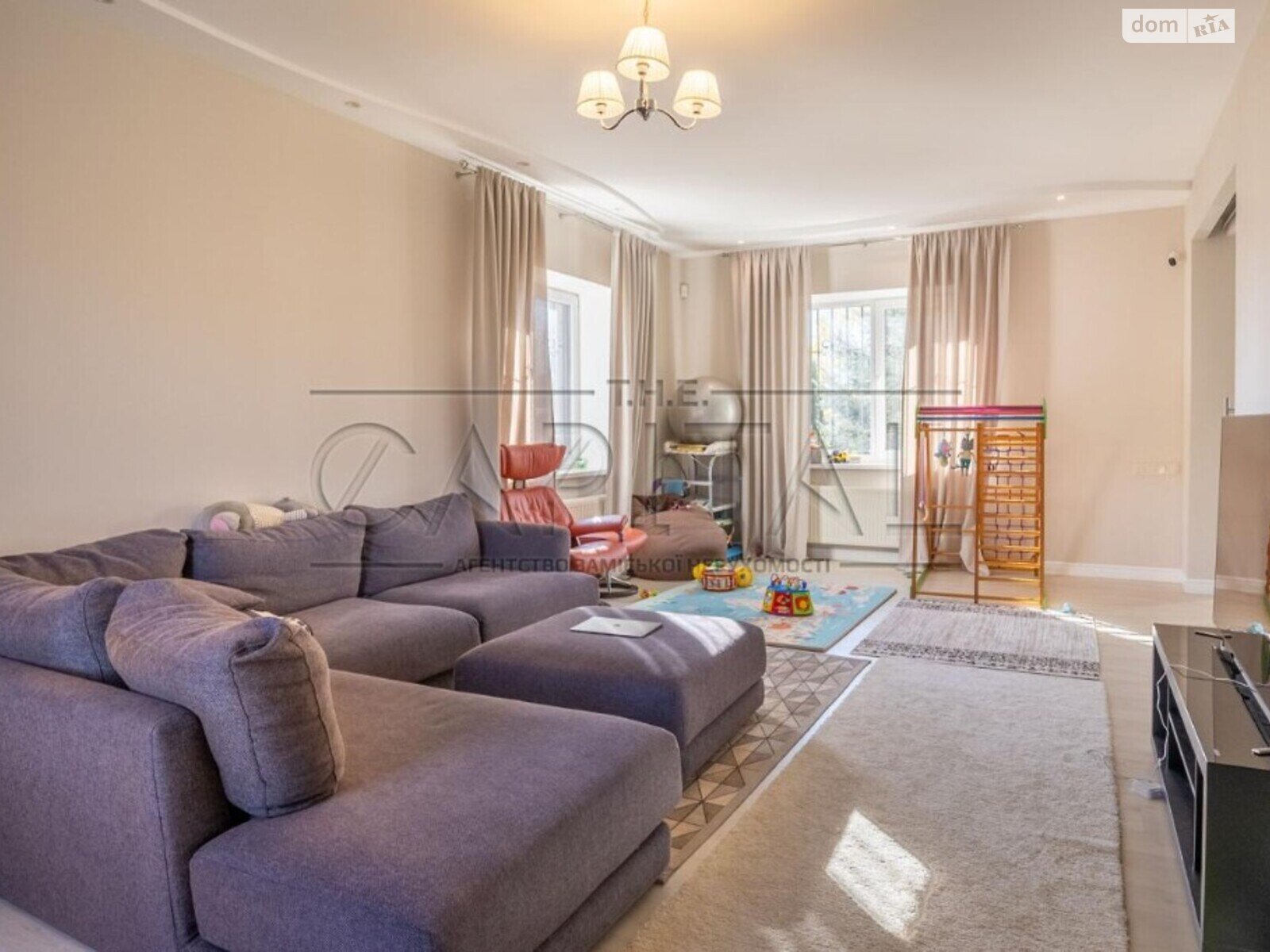 трехэтажный дом с отоплением, 350 кв. м, кирпич. Продажа в Мархалевке фото 1 трехэтажный дом с отоплением, 350 кв. м, кирпич. Продажа в Мархалевке фото 1