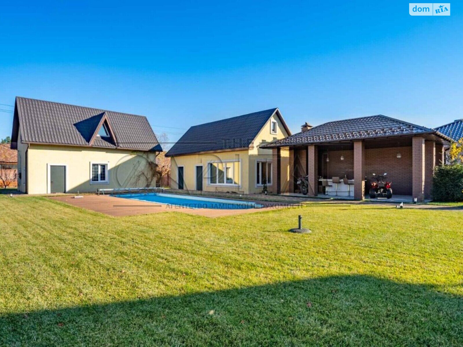 трехэтажный дом с отоплением, 350 кв. м, кирпич. Продажа в Мархалевке фото 1 трехэтажный дом с отоплением, 350 кв. м, кирпич. Продажа в Мархалевке фото 1