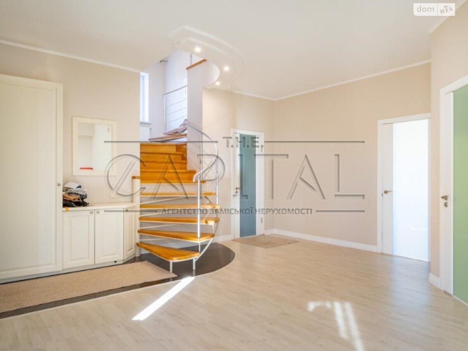 трехэтажный дом с отоплением, 350 кв. м, кирпич. Продажа в Мархалевке фото 1 трехэтажный дом с отоплением, 350 кв. м, кирпич. Продажа в Мархалевке фото 1
