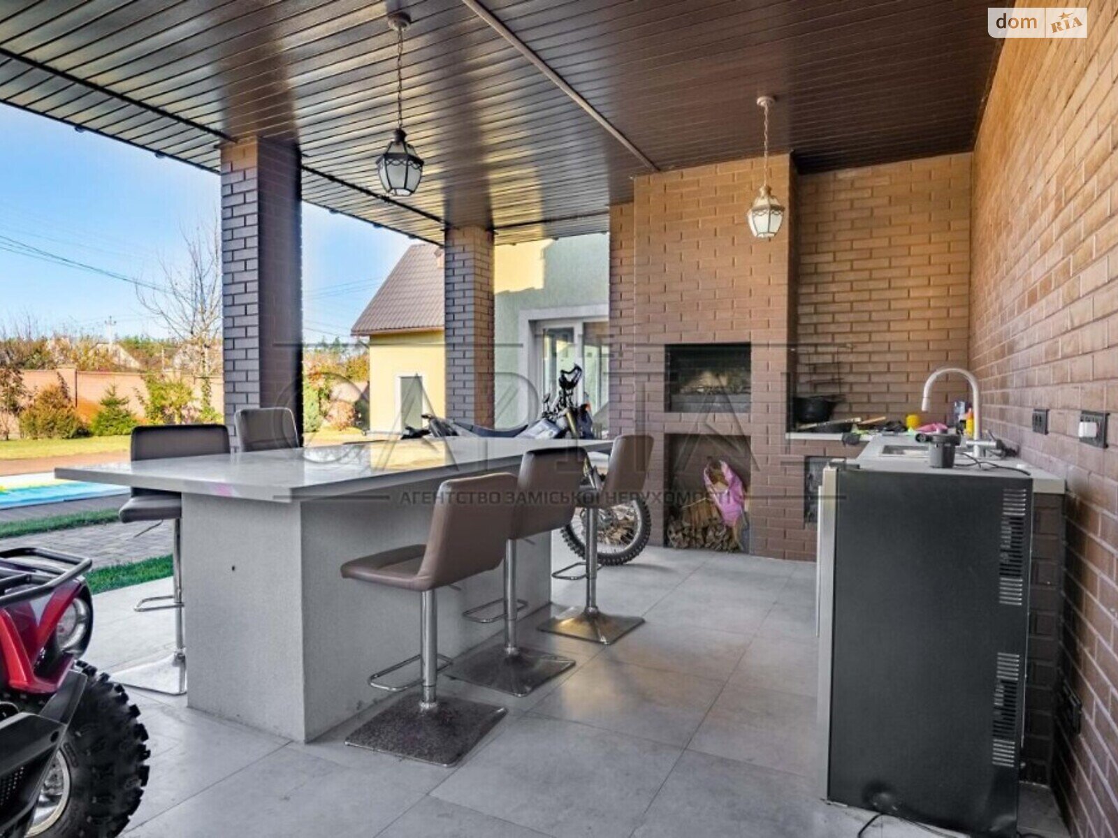 трехэтажный дом с отоплением, 350 кв. м, кирпич. Продажа в Мархалевке фото 1 трехэтажный дом с отоплением, 350 кв. м, кирпич. Продажа в Мархалевке фото 1