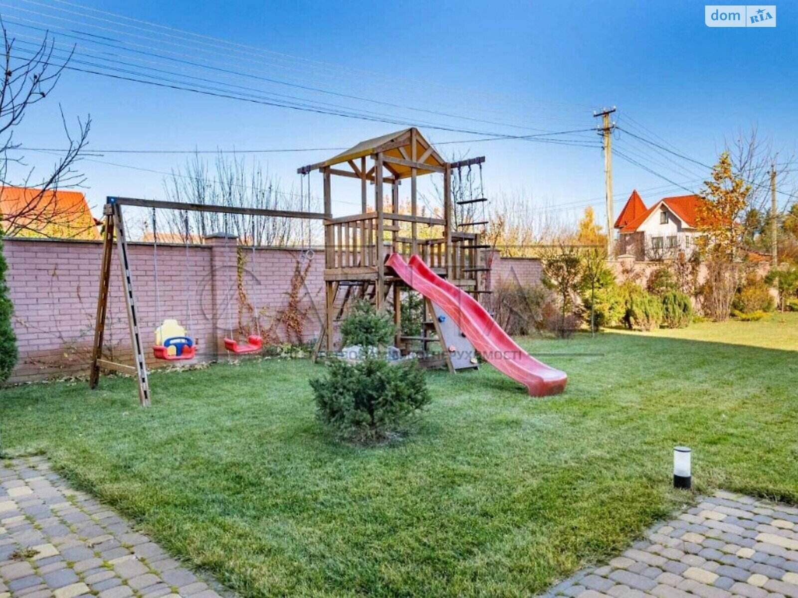 трехэтажный дом с отоплением, 350 кв. м, кирпич. Продажа в Мархалевке фото 1 трехэтажный дом с отоплением, 350 кв. м, кирпич. Продажа в Мархалевке фото 1