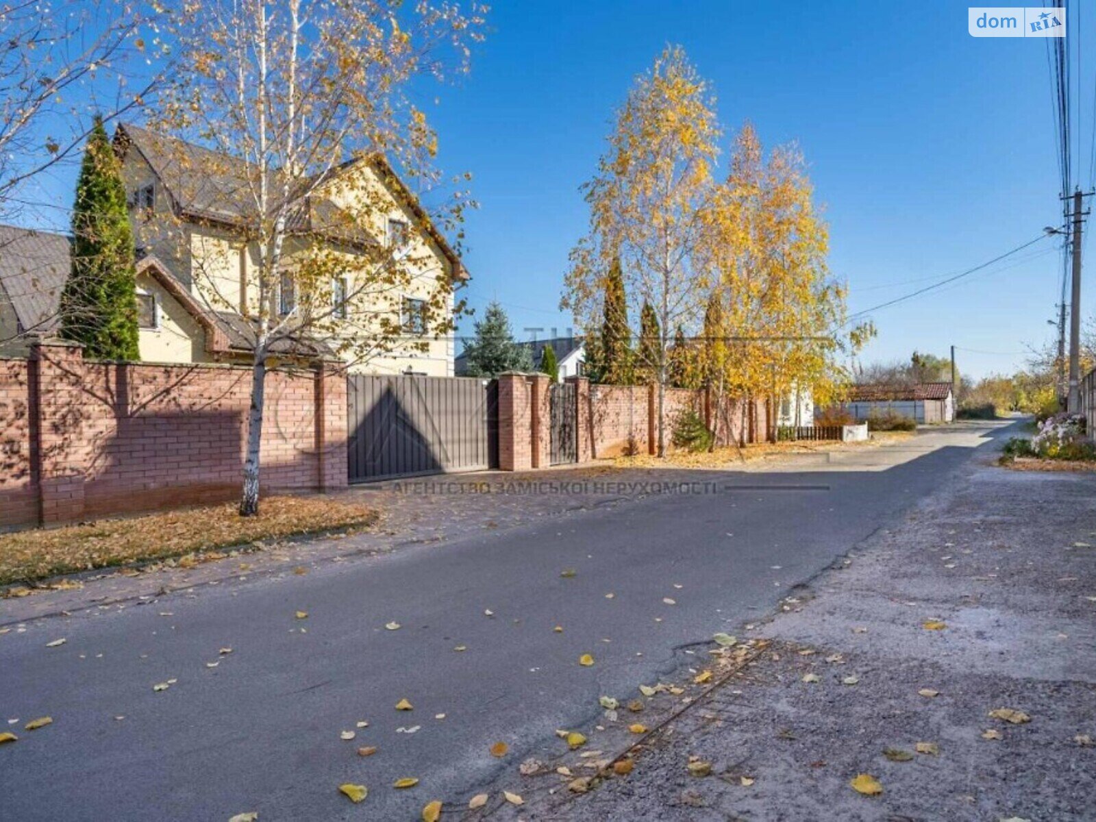трехэтажный дом с отоплением, 350 кв. м, кирпич. Продажа в Мархалевке фото 1 трехэтажный дом с отоплением, 350 кв. м, кирпич. Продажа в Мархалевке фото 1