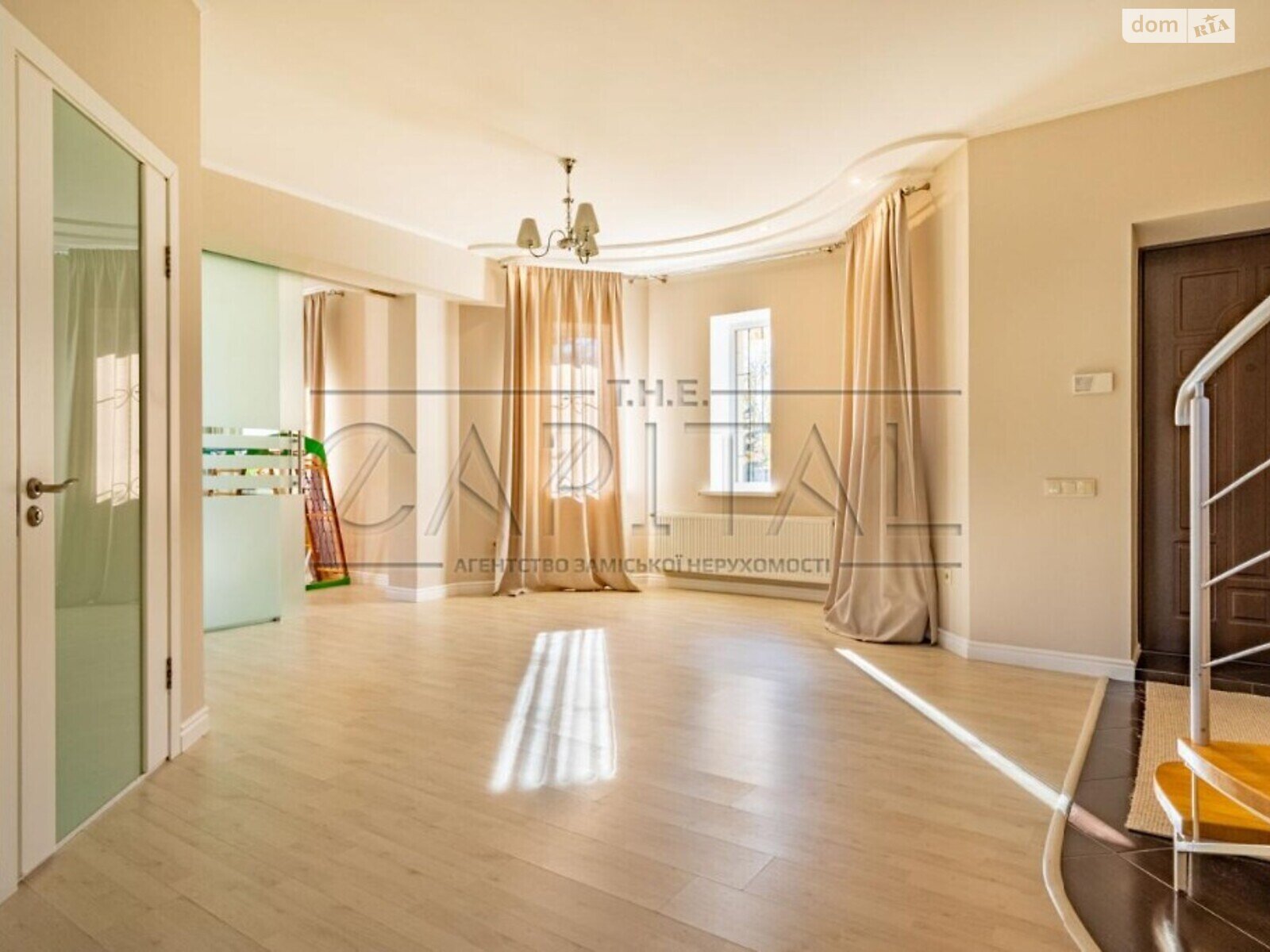 трехэтажный дом с отоплением, 350 кв. м, кирпич. Продажа в Мархалевке фото 1 трехэтажный дом с отоплением, 350 кв. м, кирпич. Продажа в Мархалевке фото 1
