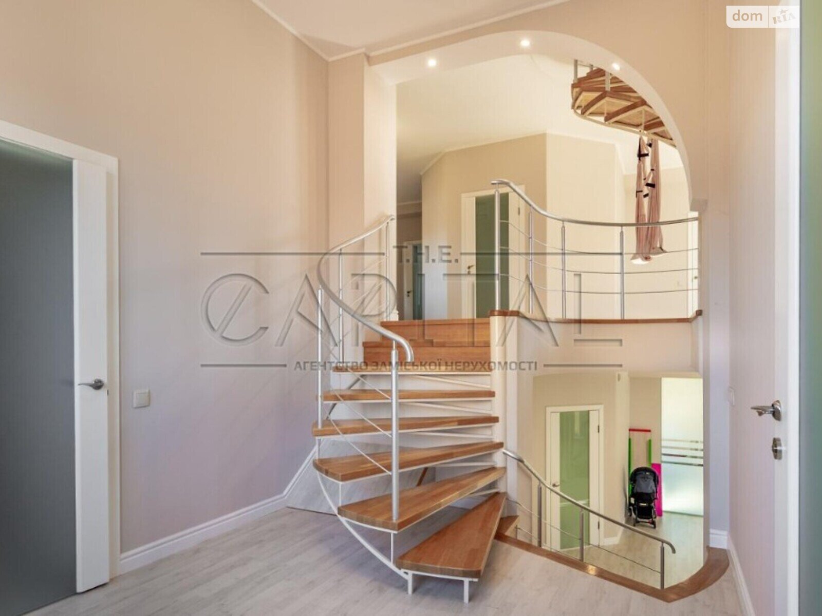 трехэтажный дом с отоплением, 350 кв. м, кирпич. Продажа в Мархалевке фото 1 трехэтажный дом с отоплением, 350 кв. м, кирпич. Продажа в Мархалевке фото 1