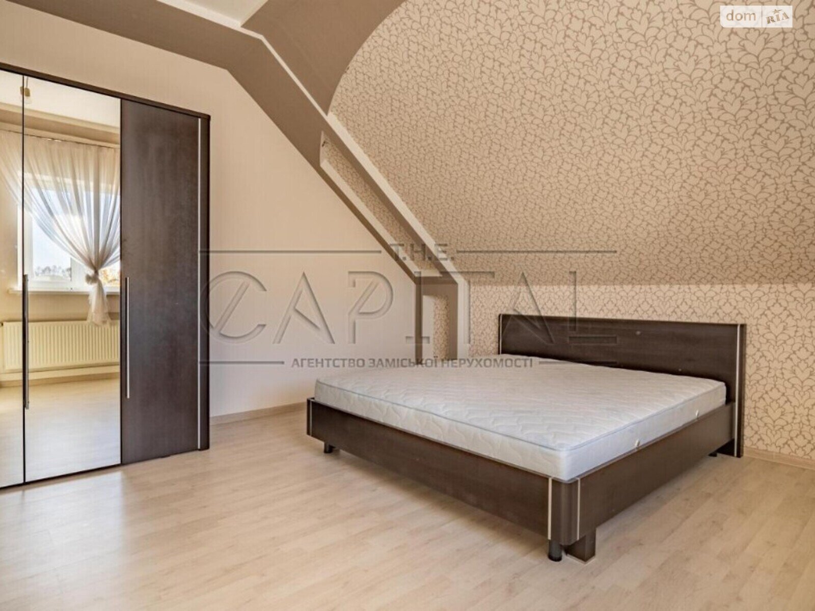 трехэтажный дом с отоплением, 350 кв. м, кирпич. Продажа в Мархалевке фото 1 трехэтажный дом с отоплением, 350 кв. м, кирпич. Продажа в Мархалевке фото 1