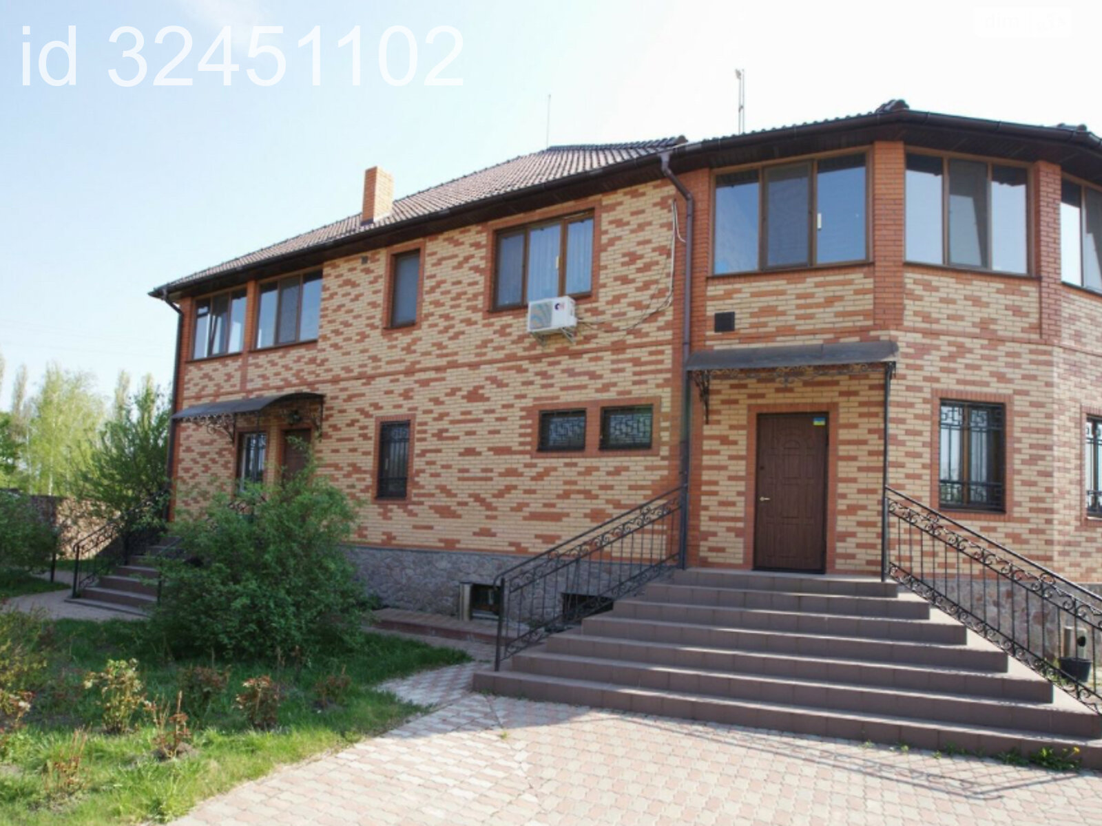 трехэтажный дом с балконом, 274 кв. м, кирпич. Продажа в Великой Александровке фото 1 трехэтажный дом с балконом, 274 кв. м, кирпич. Продажа в Великой Александровке фото 1