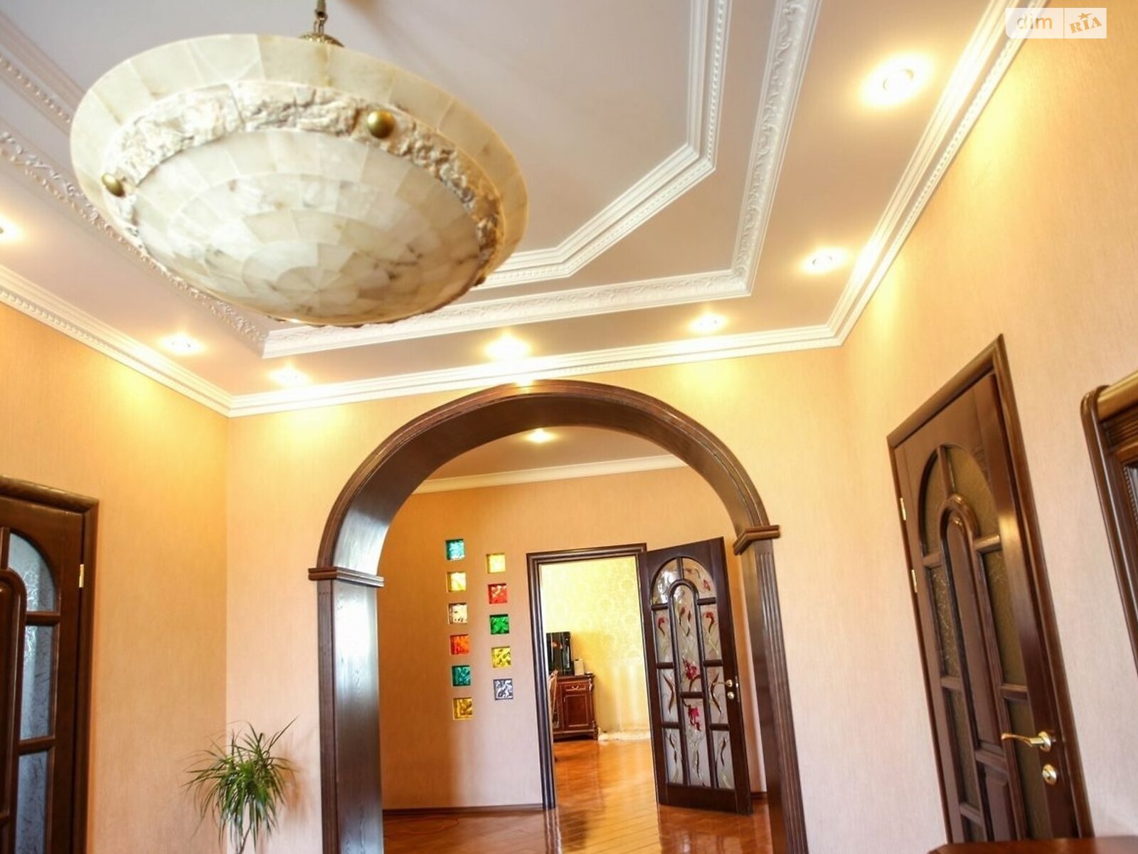 трехэтажный дом с балконом, 274 кв. м, кирпич. Продажа в Великой Александровке фото 1 трехэтажный дом с балконом, 274 кв. м, кирпич. Продажа в Великой Александровке фото 1