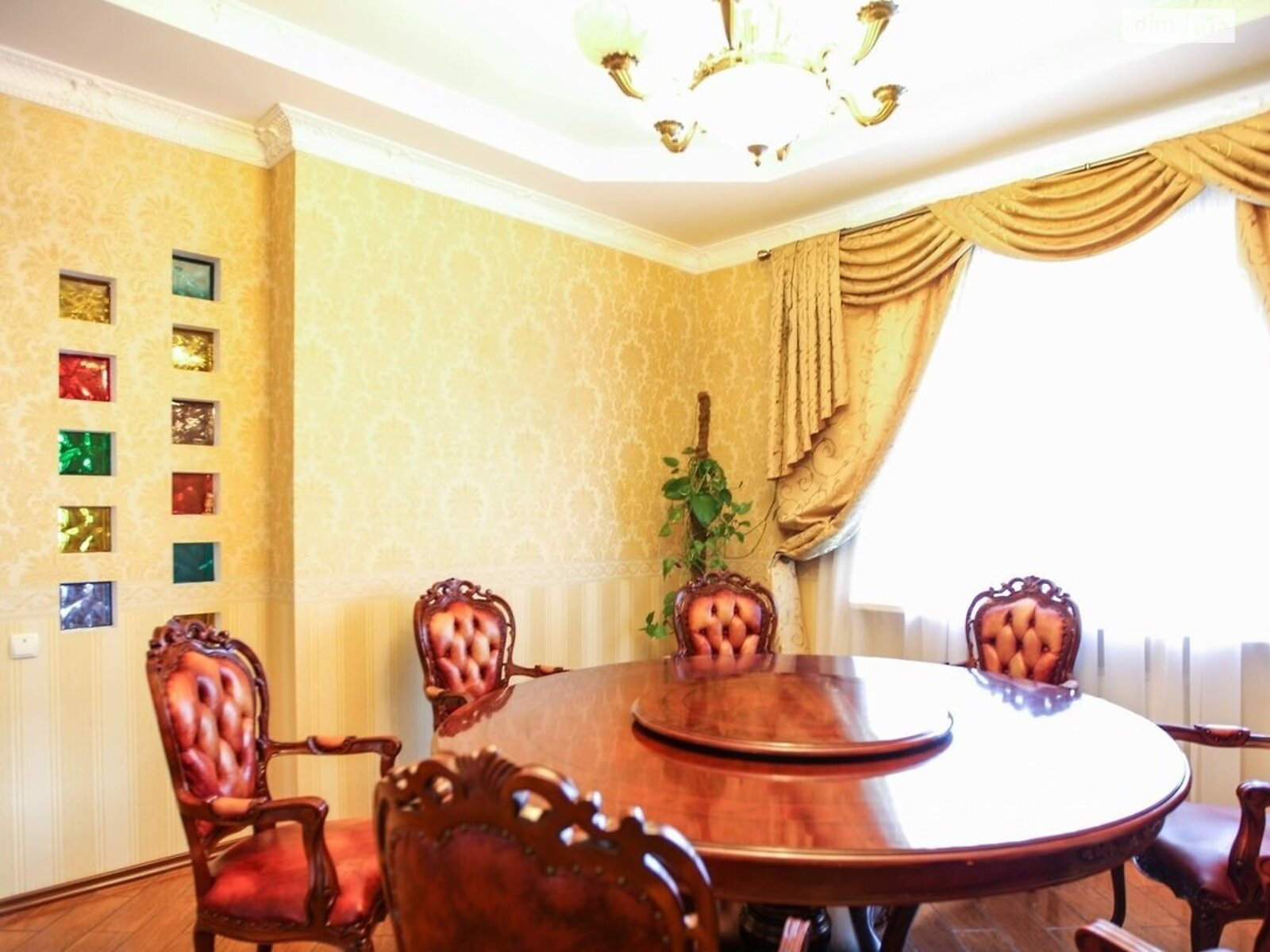 трехэтажный дом с балконом, 274 кв. м, кирпич. Продажа в Великой Александровке фото 1 трехэтажный дом с балконом, 274 кв. м, кирпич. Продажа в Великой Александровке фото 1
