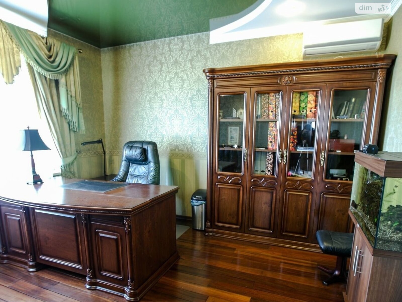 трехэтажный дом с балконом, 274 кв. м, кирпич. Продажа в Великой Александровке фото 1 трехэтажный дом с балконом, 274 кв. м, кирпич. Продажа в Великой Александровке фото 1