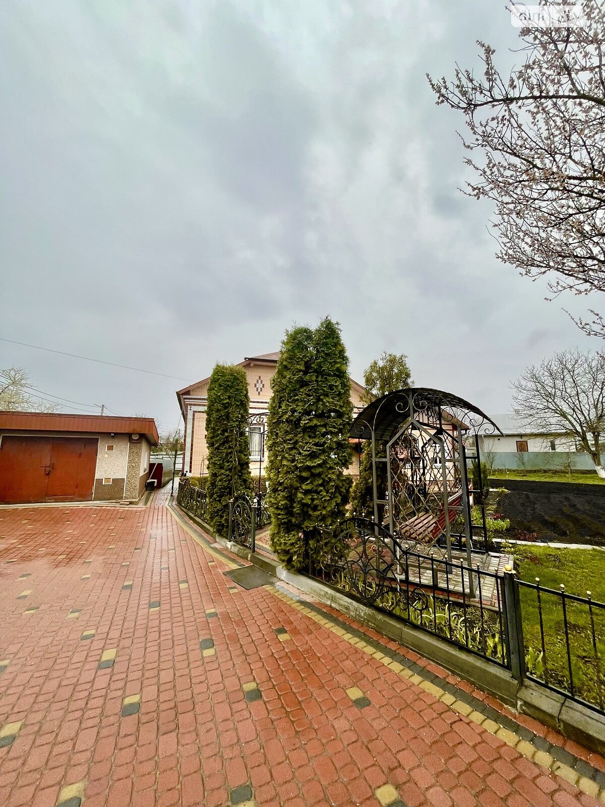 одноэтажный дом с верандой, 126 кв. м, кирпич. Продажа в Великой Березовице фото 1 одноэтажный дом с верандой, 126 кв. м, кирпич. Продажа в Великой Березовице фото 1