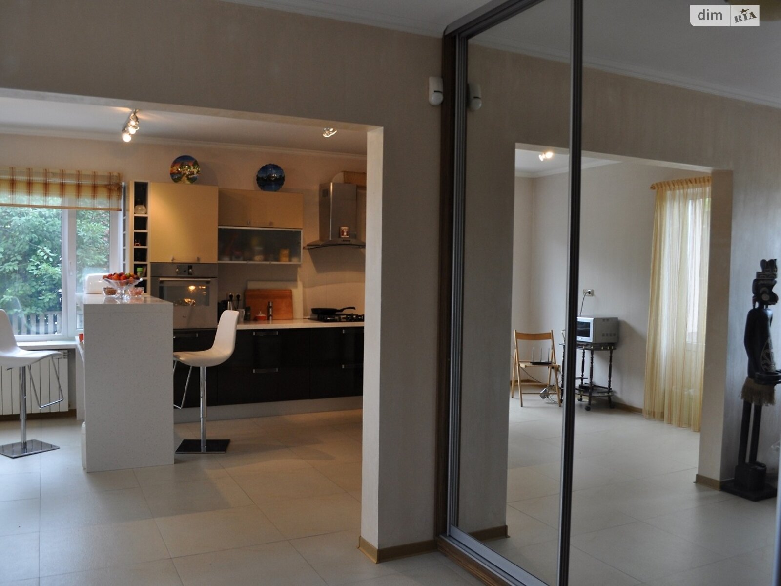 трехэтажный дом с балконом, 390.7 кв. м, кирпич. Продажа в Великой Солтановке фото 1 трехэтажный дом с балконом, 390.7 кв. м, кирпич. Продажа в Великой Солтановке фото 1
