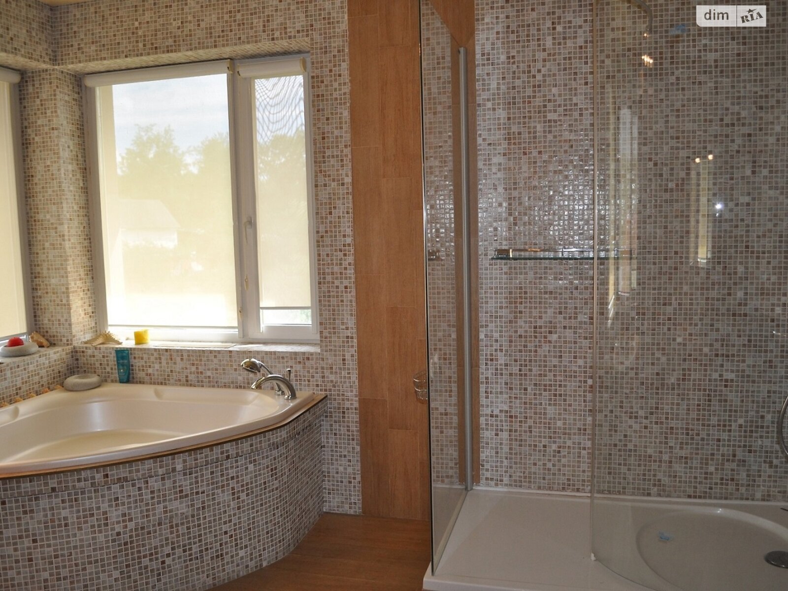трехэтажный дом с балконом, 390.7 кв. м, кирпич. Продажа в Великой Солтановке фото 1 трехэтажный дом с балконом, 390.7 кв. м, кирпич. Продажа в Великой Солтановке фото 1