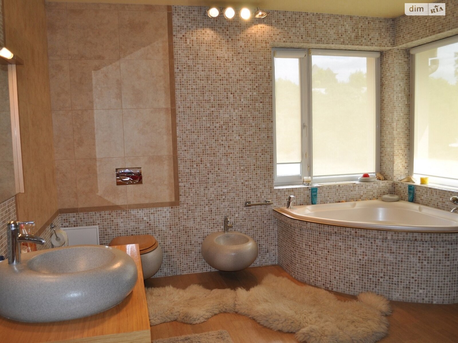 трехэтажный дом с балконом, 390.7 кв. м, кирпич. Продажа в Великой Солтановке фото 1 трехэтажный дом с балконом, 390.7 кв. м, кирпич. Продажа в Великой Солтановке фото 1