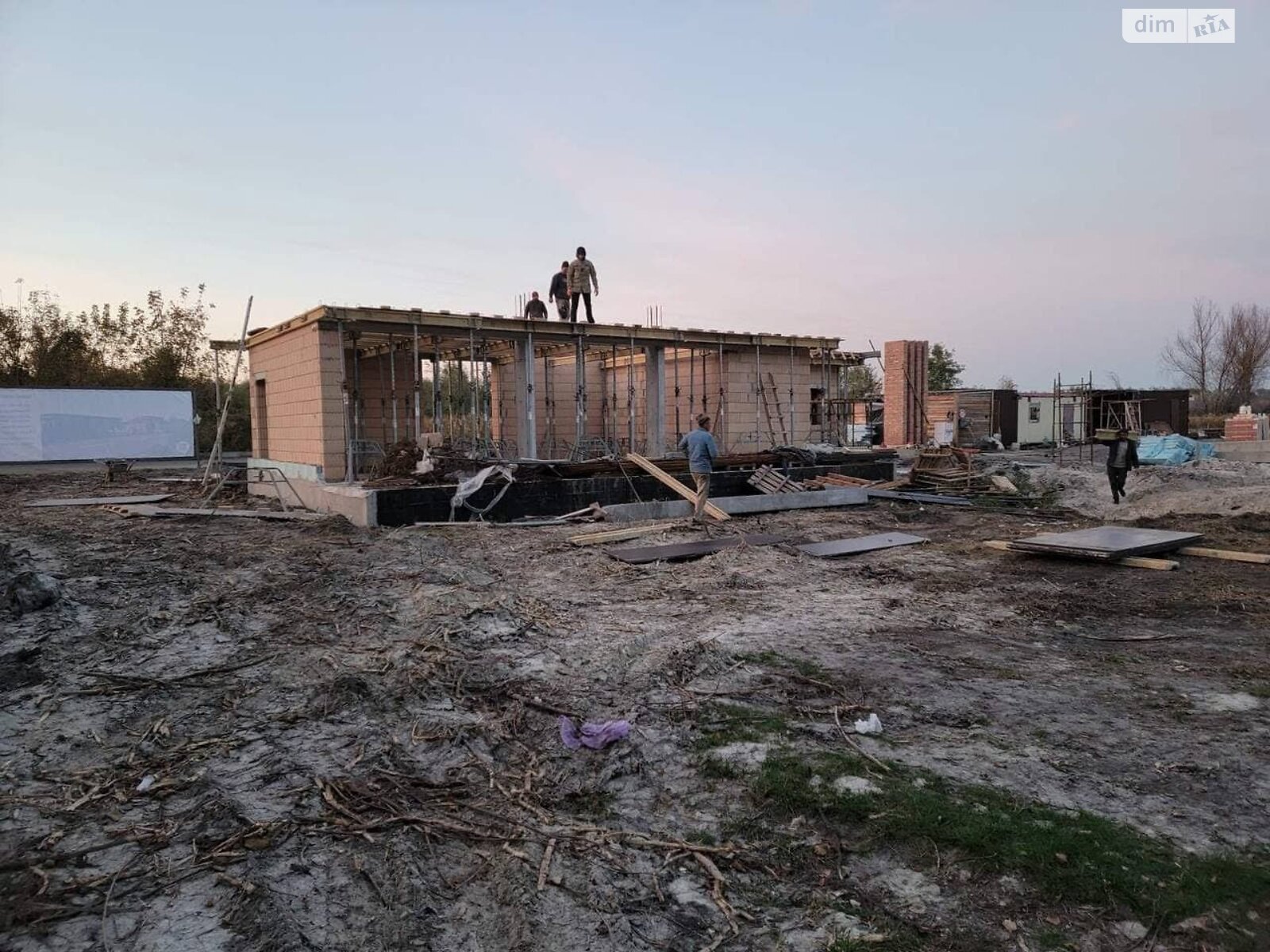 одноэтажный дом, 240 кв. м, керамический блок. Продажа в Великих Дмитровичах фото 1