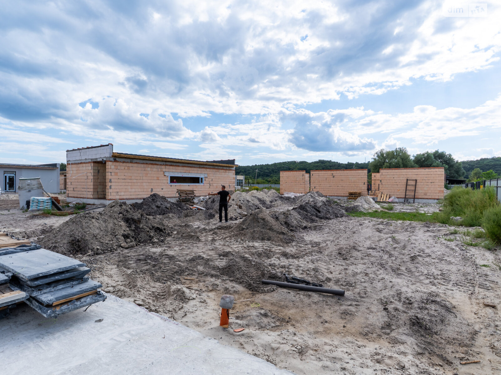 одноэтажный дом, 240 кв. м, керамический блок. Продажа в Великих Дмитровичах фото 1