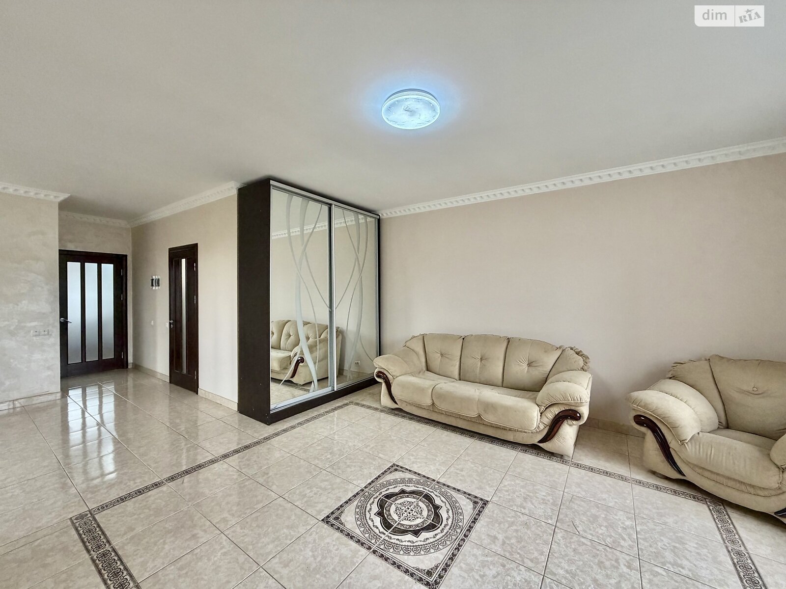 двухэтажный дом с гаражом, 152 кв. м, кирпич. Продажа в Великом Кучурове фото 1