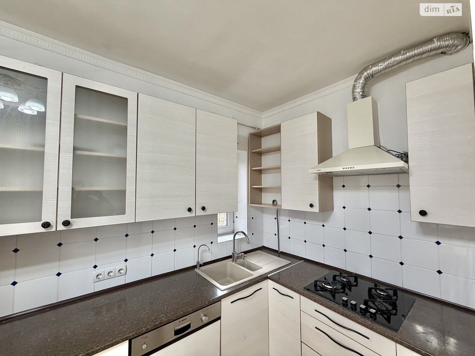 двухэтажный дом с гаражом, 152 кв. м, кирпич. Продажа в Великом Кучурове фото 1