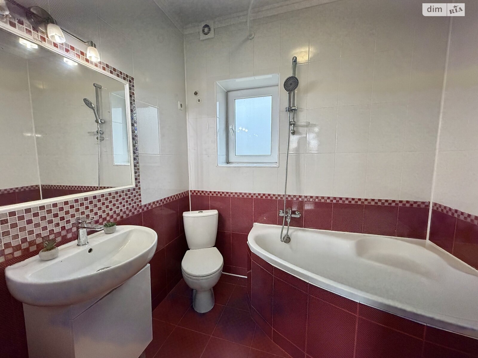 двухэтажный дом с гаражом, 152 кв. м, кирпич. Продажа в Великом Кучурове фото 1