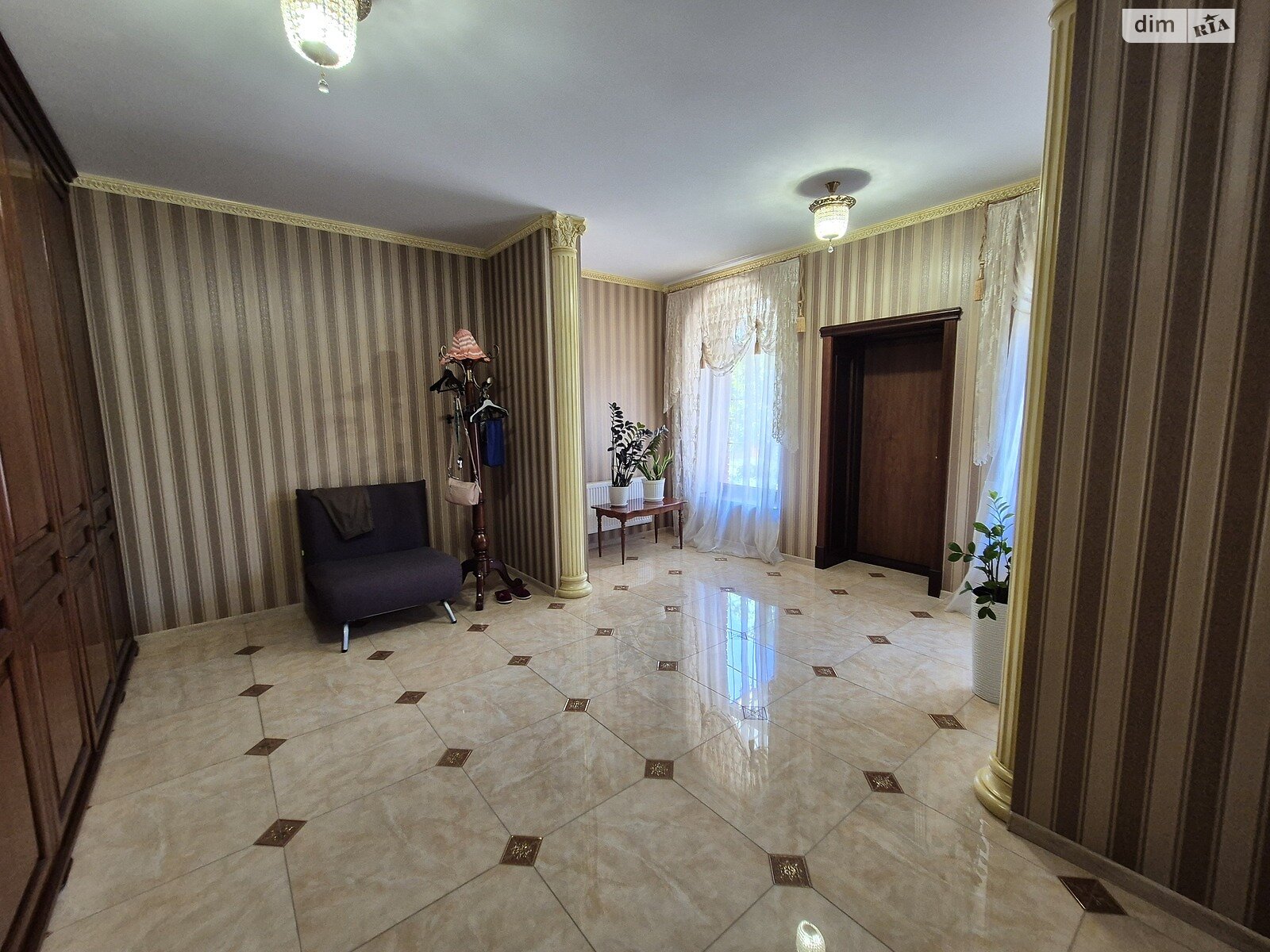 двоповерховий будинок з гаражем, 262.7 кв. м, ракушняк. Продаж у Великодолинському фото 1 двоповерховий будинок з гаражем, 262.7 кв. м, ракушняк. Продаж у Великодолинському фото 1