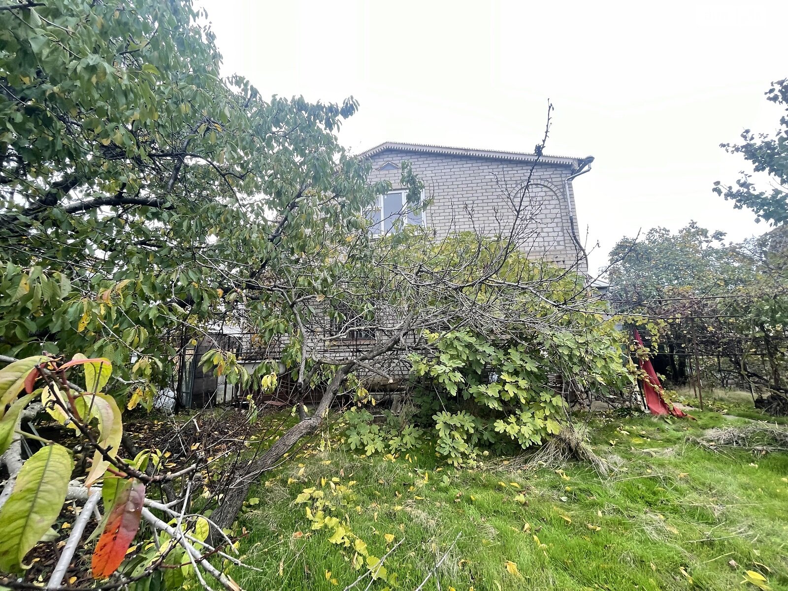 двухэтажный дом с гаражом, 105 кв. м, кирпич. Продажа в Великодолинском фото 1