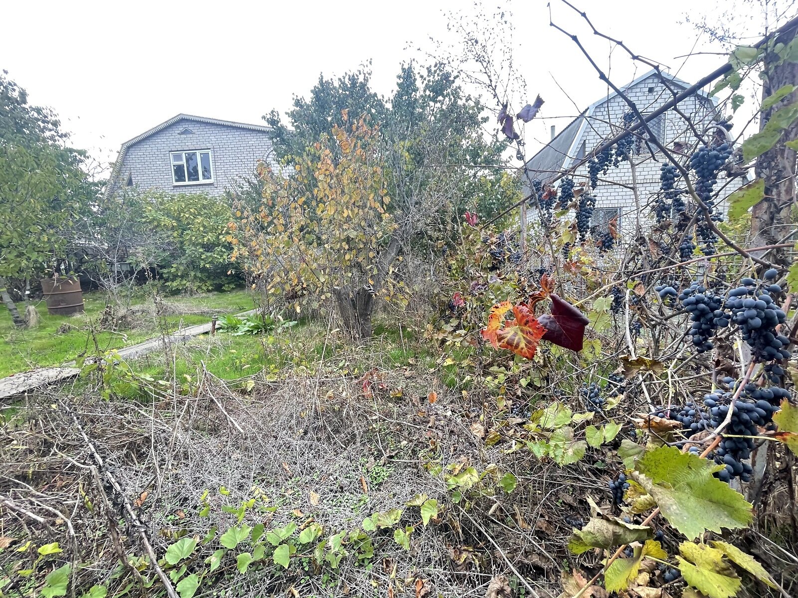 двухэтажный дом с гаражом, 105 кв. м, кирпич. Продажа в Великодолинском фото 1