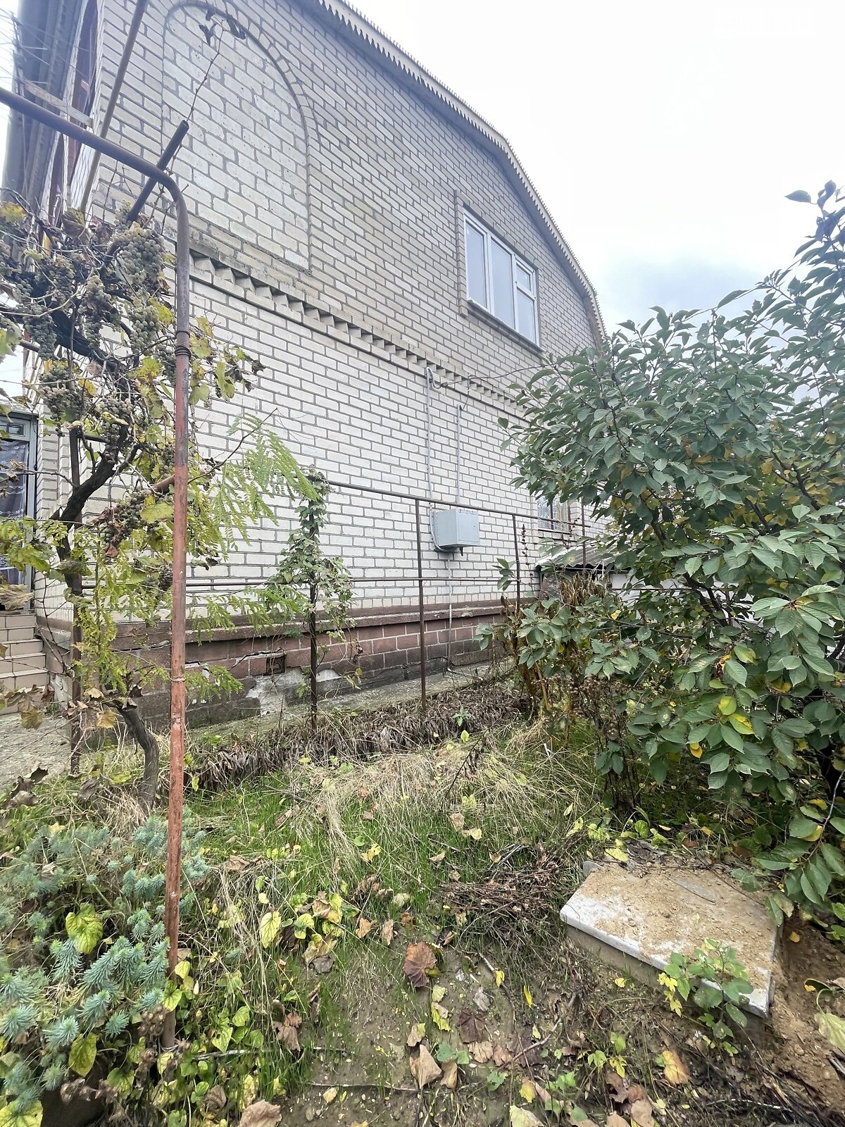 двухэтажный дом с гаражом, 105 кв. м, кирпич. Продажа в Великодолинском фото 1