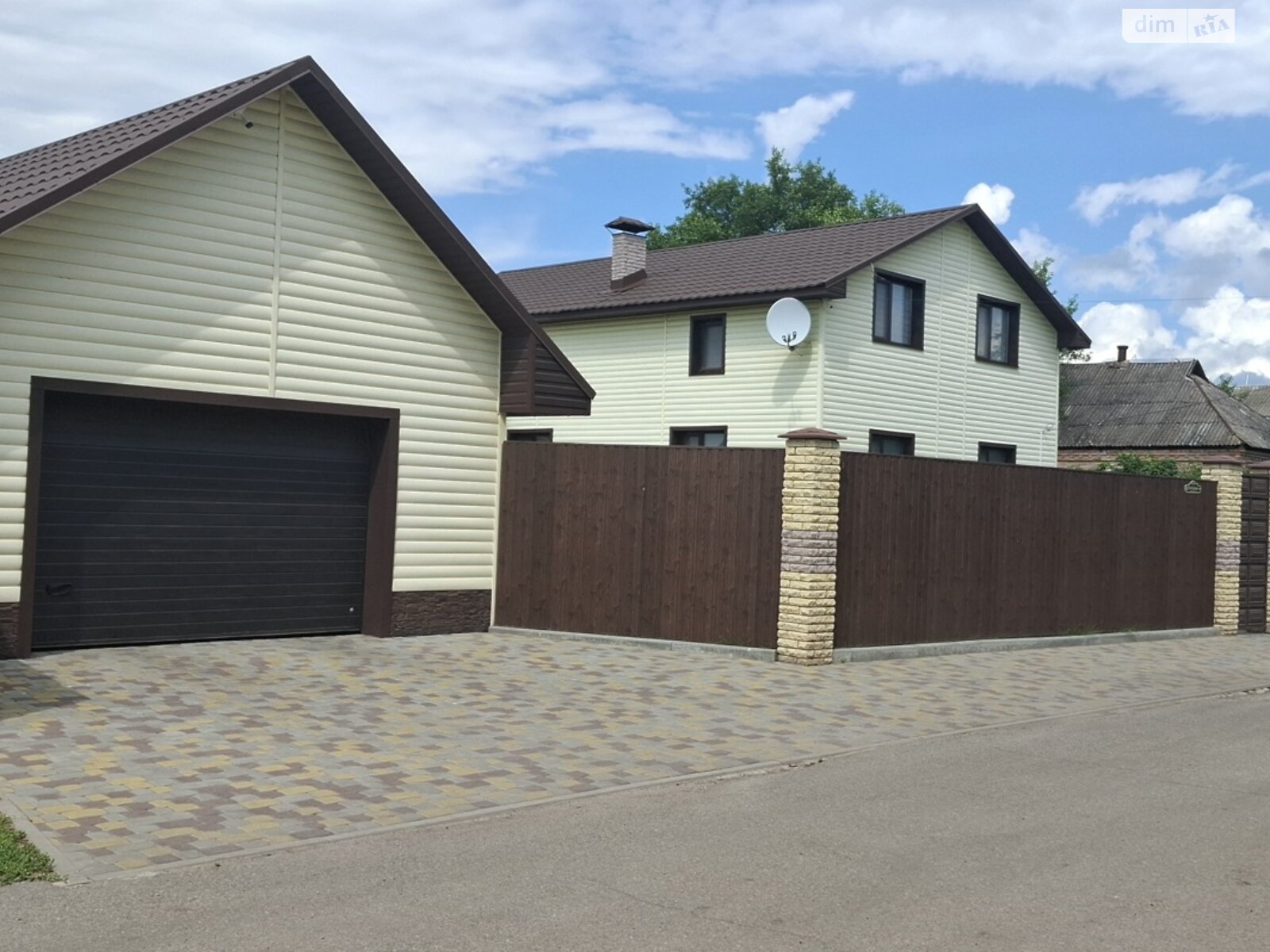 двоповерховий будинок, 280 кв. м, дерево и кирпич. Продаж у Вікторії фото 1 двоповерховий будинок, 280 кв. м, дерево и кирпич. Продаж у Вікторії фото 1