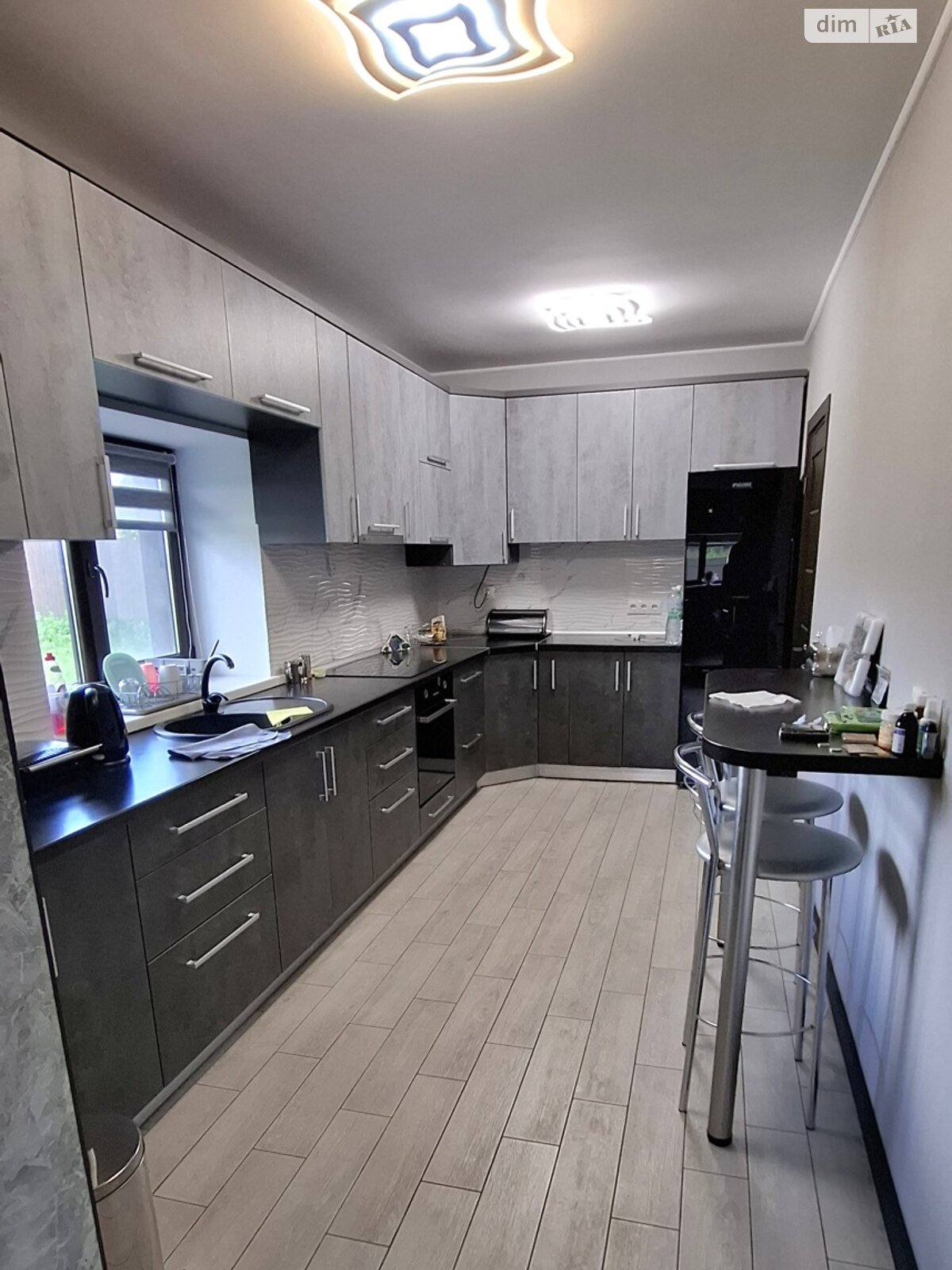 двоповерховий будинок, 280 кв. м, дерево и кирпич. Продаж у Вікторії фото 1 двоповерховий будинок, 280 кв. м, дерево и кирпич. Продаж у Вікторії фото 1
