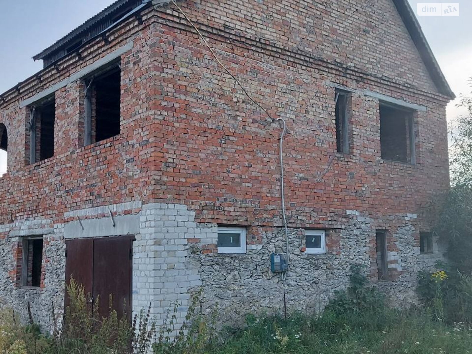 двухэтажный дом, 180 кв. м, кирпич. Продажа в Вильбивном фото 1