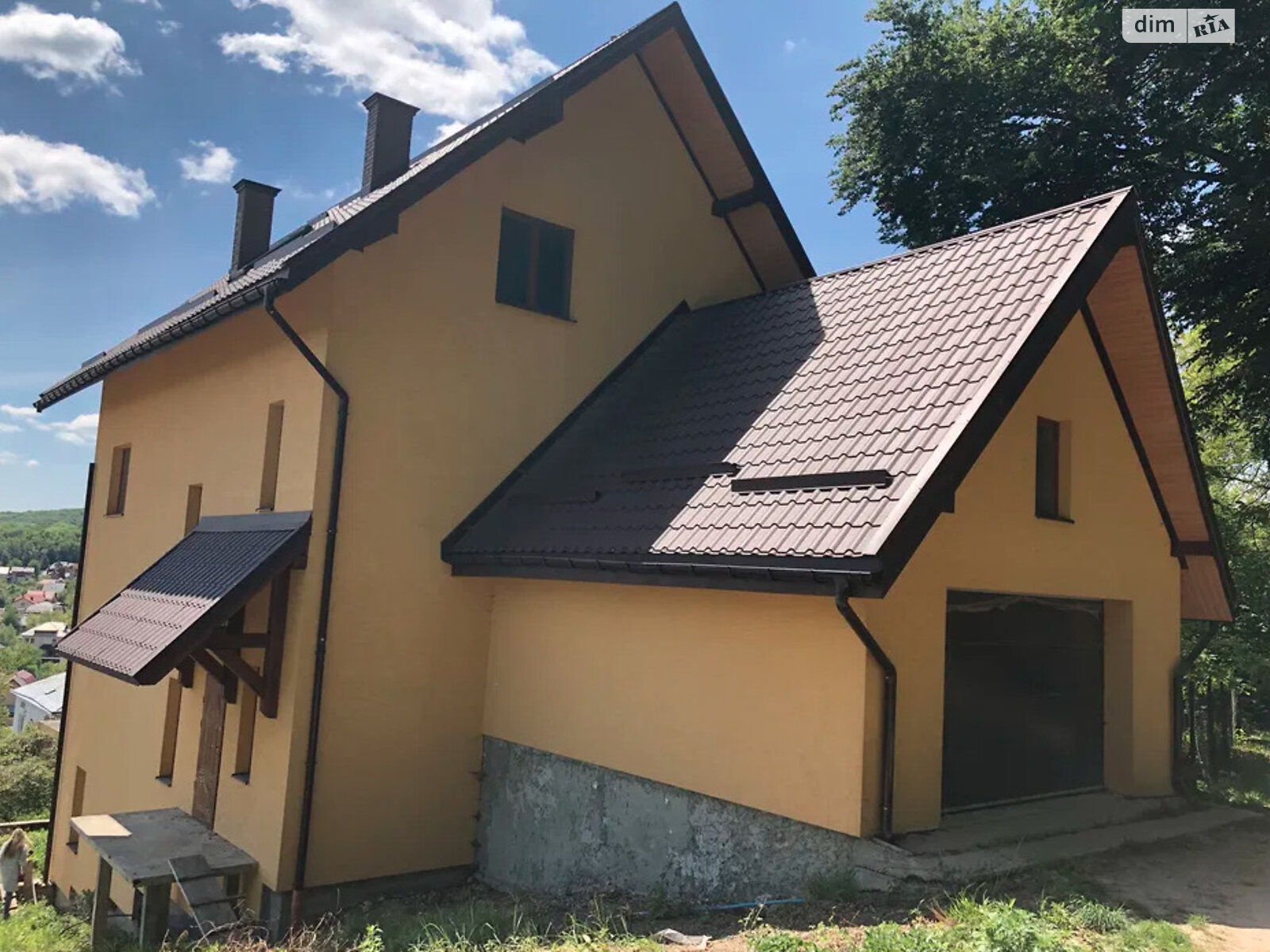 трехэтажный дом с гаражом, 350 кв. м, кирпич. Продажа в Винниках фото 1