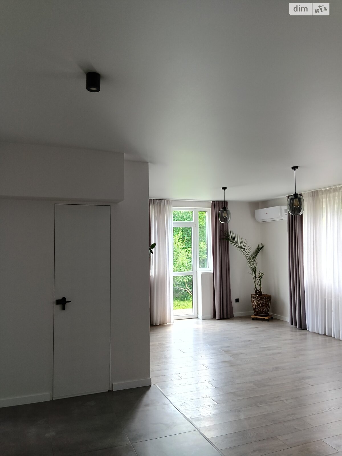 триповерховий будинок з ремонтом, 348 кв. м, кирпич. Продаж у Винниках фото 1 триповерховий будинок з ремонтом, 348 кв. м, кирпич. Продаж у Винниках фото 1