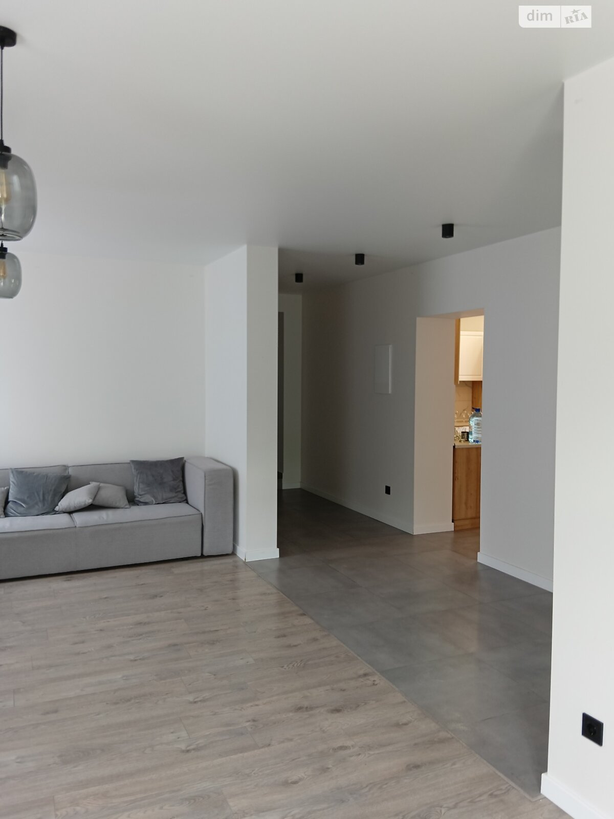 триповерховий будинок з ремонтом, 348 кв. м, кирпич. Продаж у Винниках фото 1 триповерховий будинок з ремонтом, 348 кв. м, кирпич. Продаж у Винниках фото 1