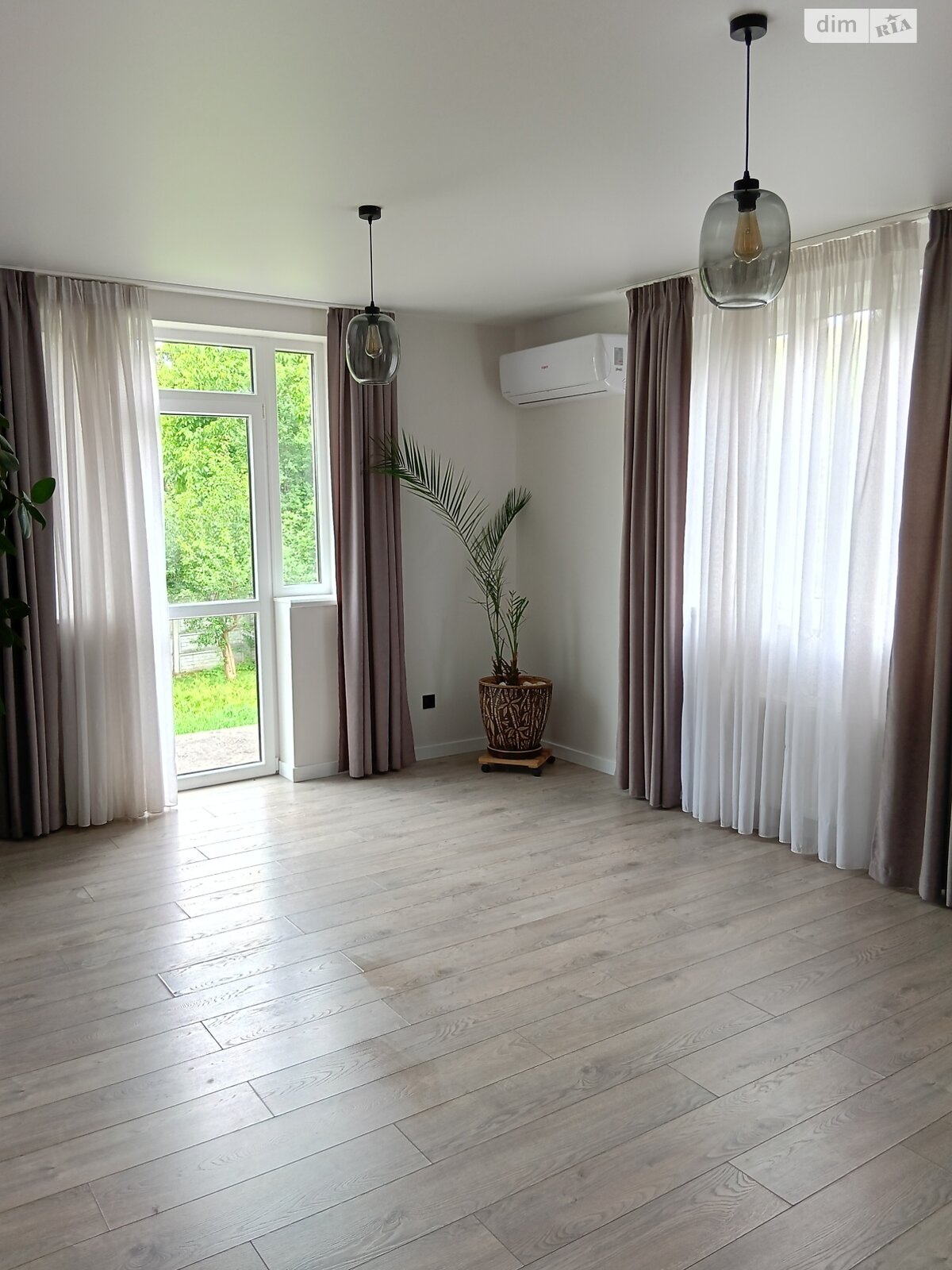 триповерховий будинок з ремонтом, 348 кв. м, кирпич. Продаж у Винниках фото 1 триповерховий будинок з ремонтом, 348 кв. м, кирпич. Продаж у Винниках фото 1