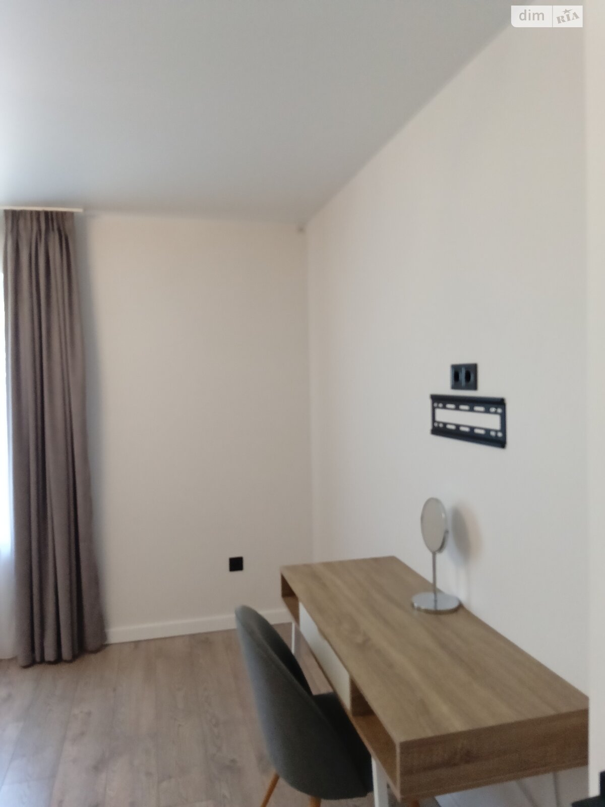 триповерховий будинок з ремонтом, 348 кв. м, кирпич. Продаж у Винниках фото 1 триповерховий будинок з ремонтом, 348 кв. м, кирпич. Продаж у Винниках фото 1