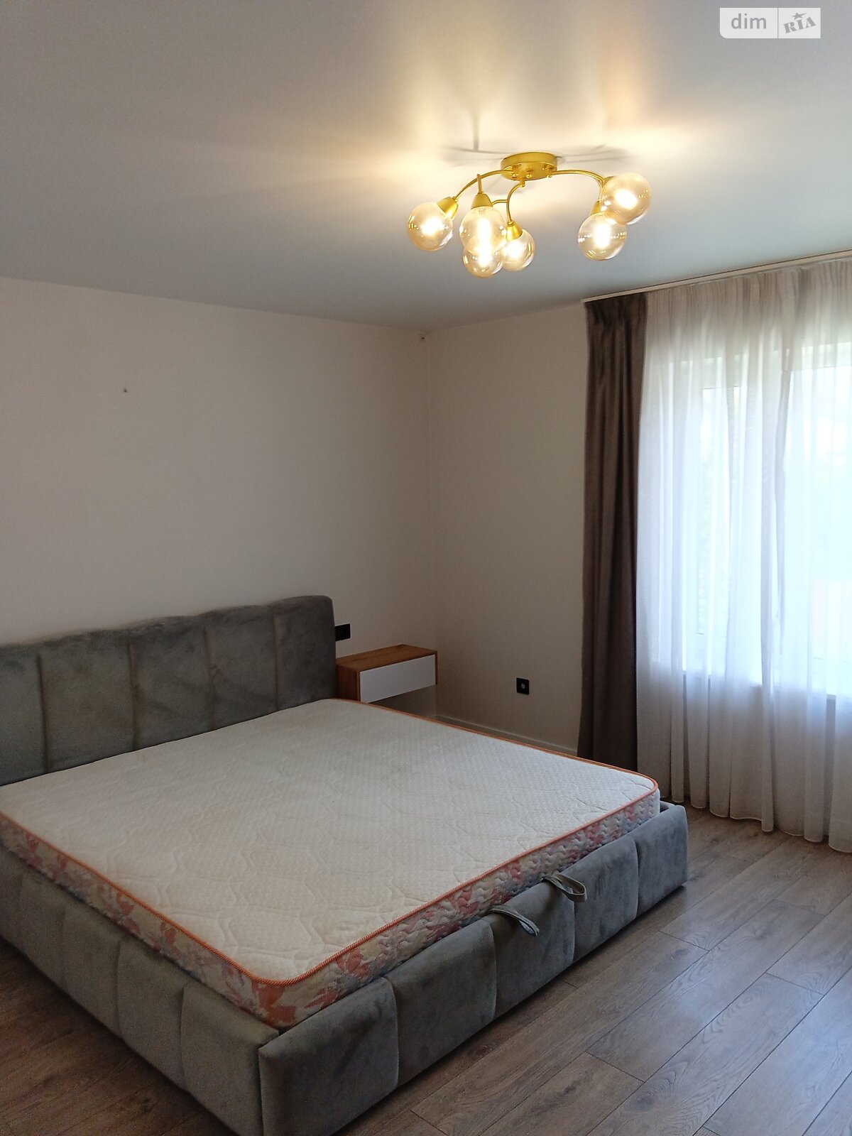 триповерховий будинок з ремонтом, 348 кв. м, кирпич. Продаж у Винниках фото 1 триповерховий будинок з ремонтом, 348 кв. м, кирпич. Продаж у Винниках фото 1