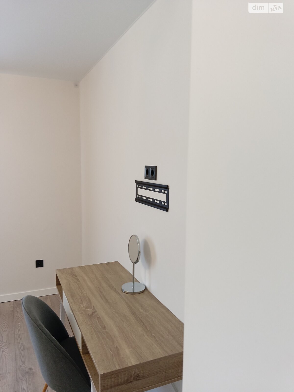 триповерховий будинок з ремонтом, 348 кв. м, кирпич. Продаж у Винниках фото 1 триповерховий будинок з ремонтом, 348 кв. м, кирпич. Продаж у Винниках фото 1