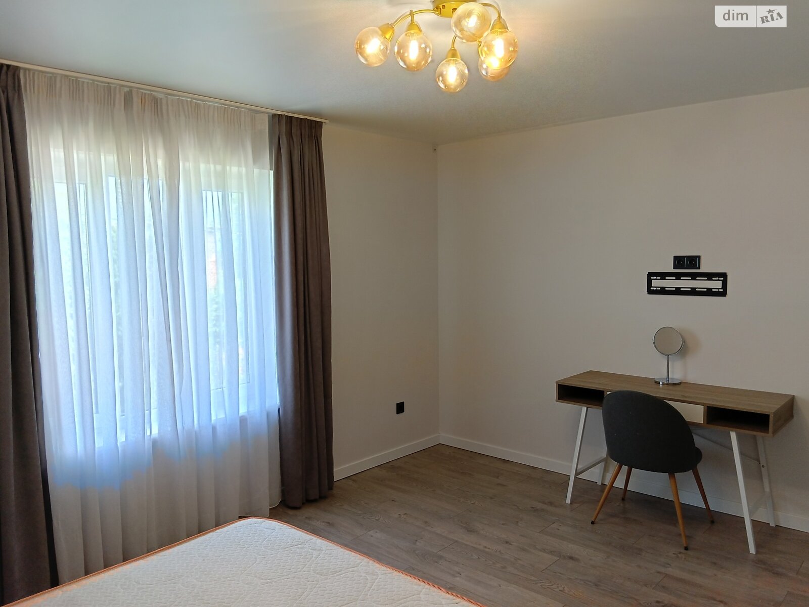 триповерховий будинок з ремонтом, 348 кв. м, кирпич. Продаж у Винниках фото 1 триповерховий будинок з ремонтом, 348 кв. м, кирпич. Продаж у Винниках фото 1