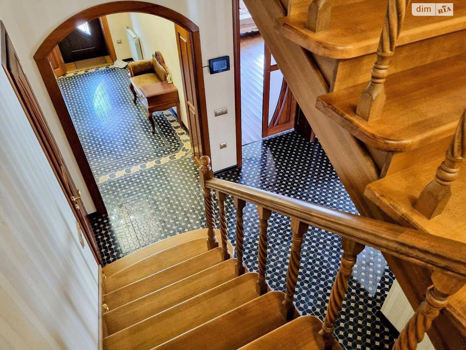трехэтажный дом с верандой, 250 кв. м, кирпич. Продажа в Агрономичном фото 1 трехэтажный дом с верандой, 250 кв. м, кирпич. Продажа в Агрономичном фото 1