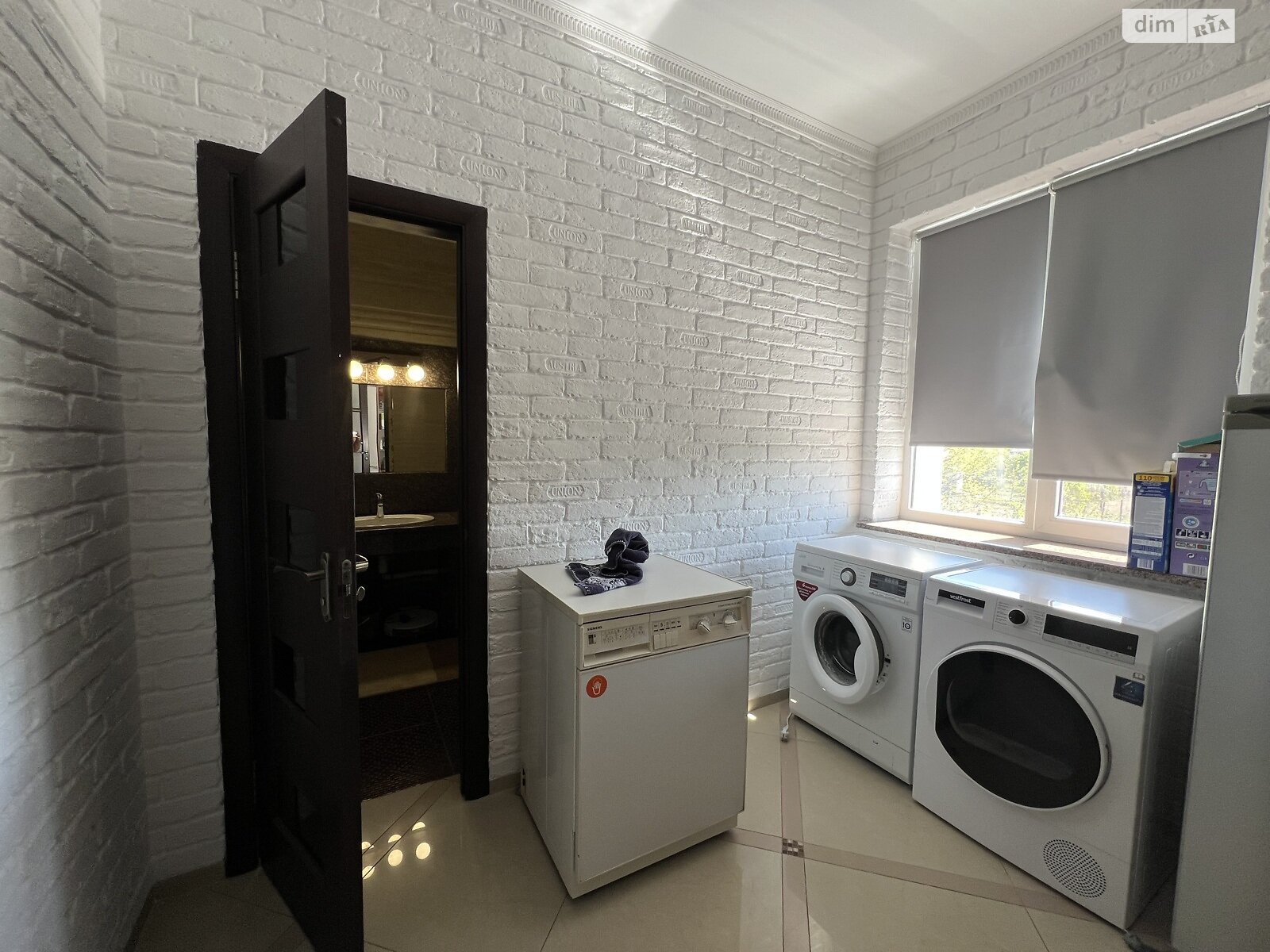 трехэтажный дом с балконом, 248.2 кв. м, кирпич. Продажа в Виннице район Пирогово фото 1 трехэтажный дом с балконом, 248.2 кв. м, кирпич. Продажа в Виннице район Пирогово фото 1