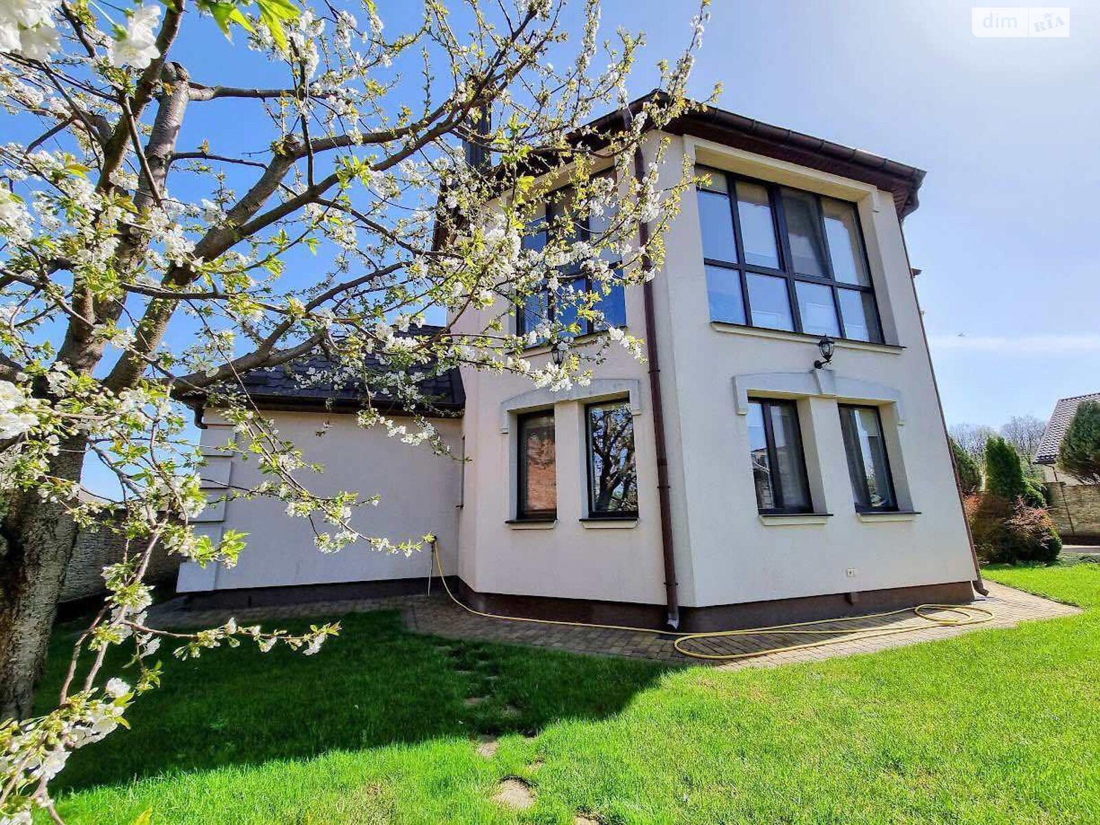 трехэтажный дом с верандой, 266 кв. м, кирпич. Продажа в Агрономичном фото 1 трехэтажный дом с верандой, 266 кв. м, кирпич. Продажа в Агрономичном фото 1